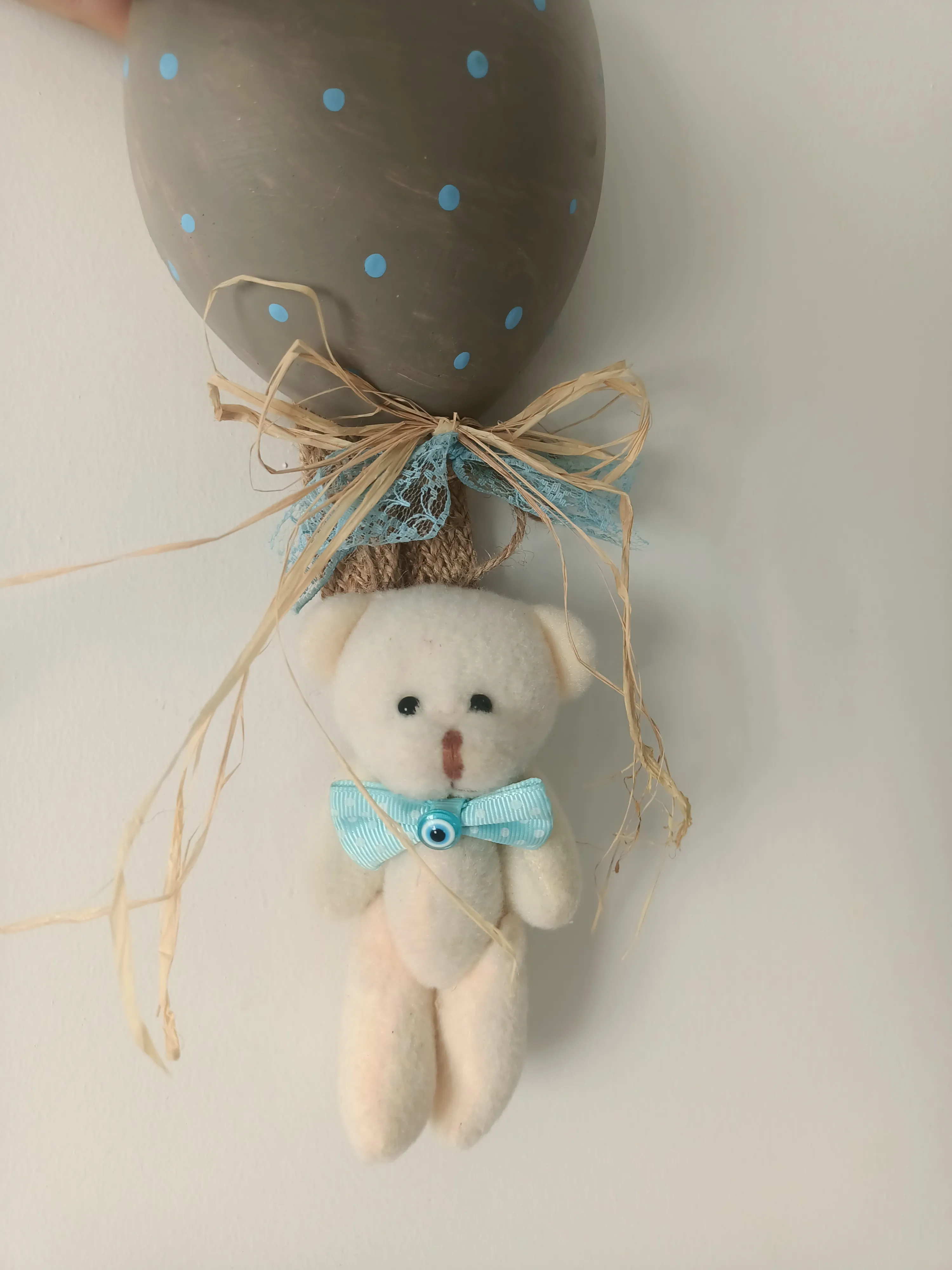 Erkek Bebek Odası Duvar Süsü | Pofidik Papyonlu Ayıcık ve 15 cm Döküm Balon