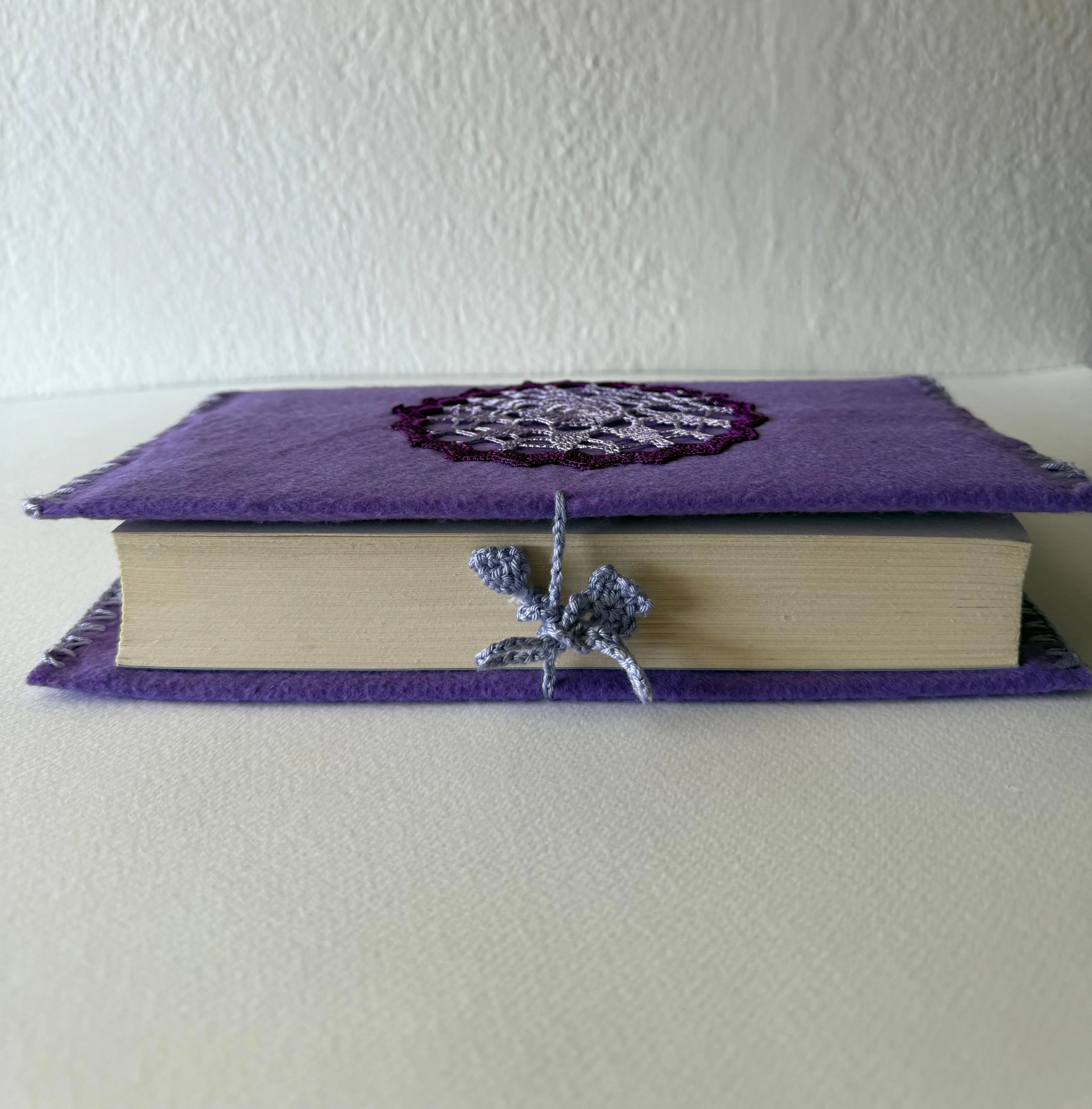 El Yapımı Kitap Kılıfı – Özel Tasarım ve Koruyucu Aksesuar