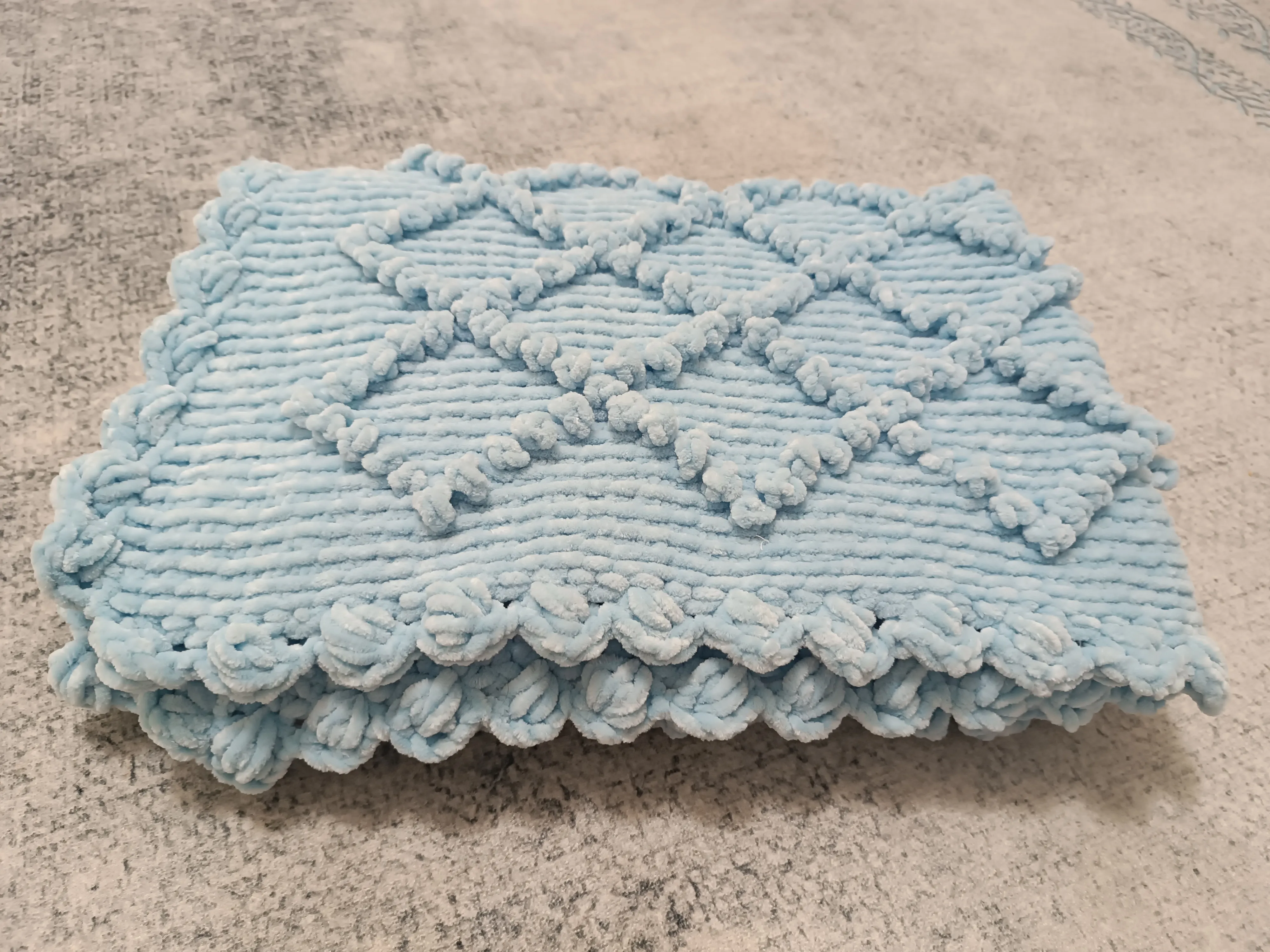 Mavi Kadife Yünden Bebek Battaniyesi – Yumuşak ve Konforlu