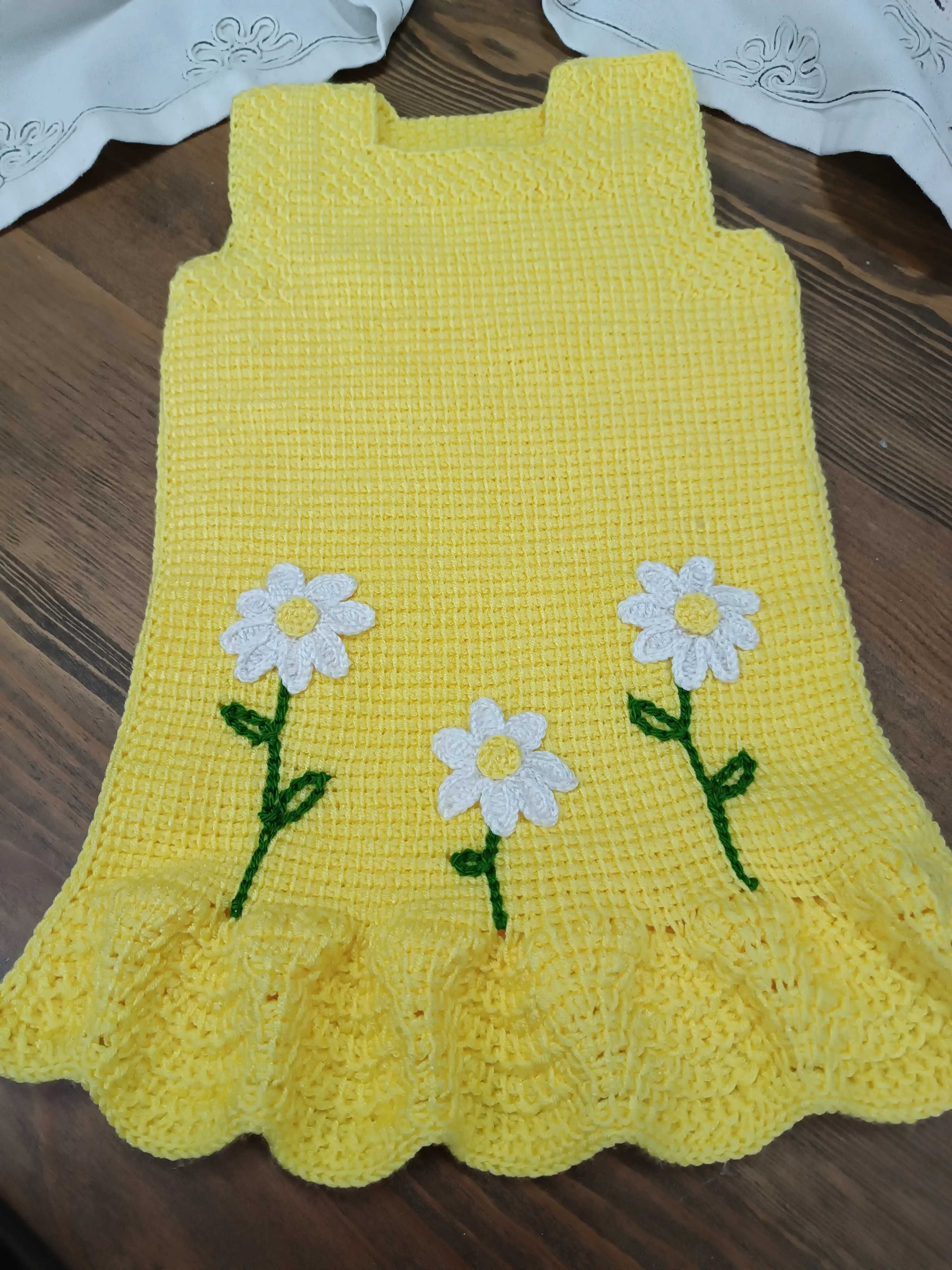 Sarı renk kız elbisesi