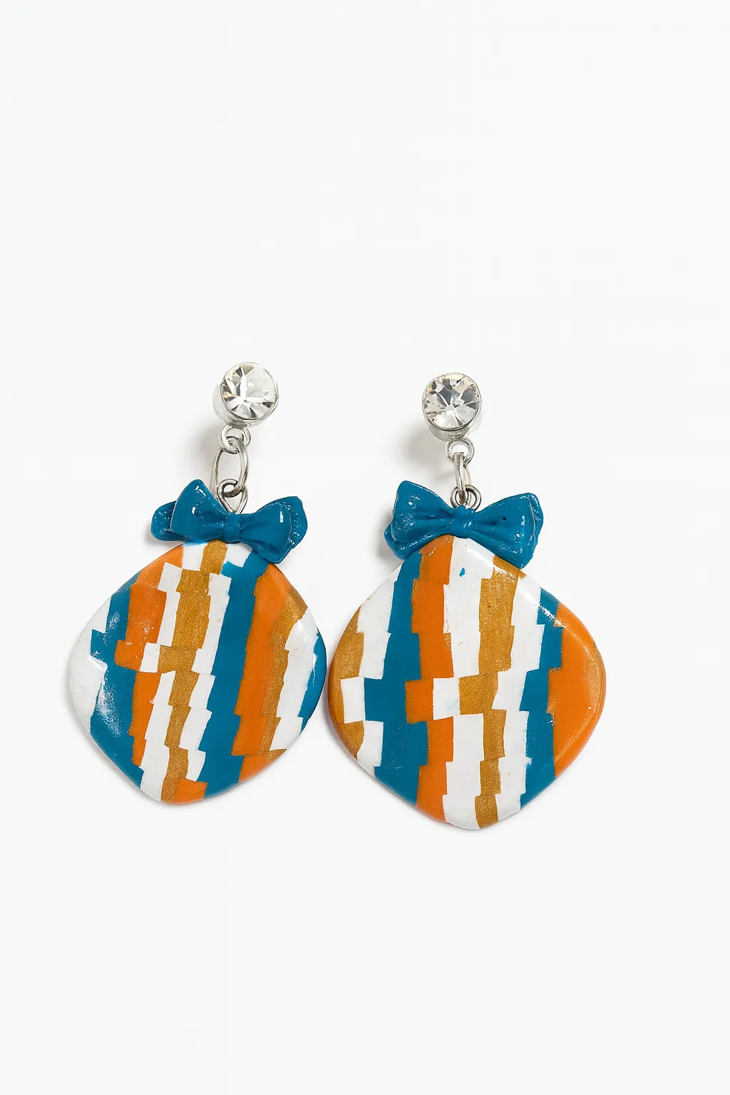 Fiyonk Detaylı Çelik Küpe