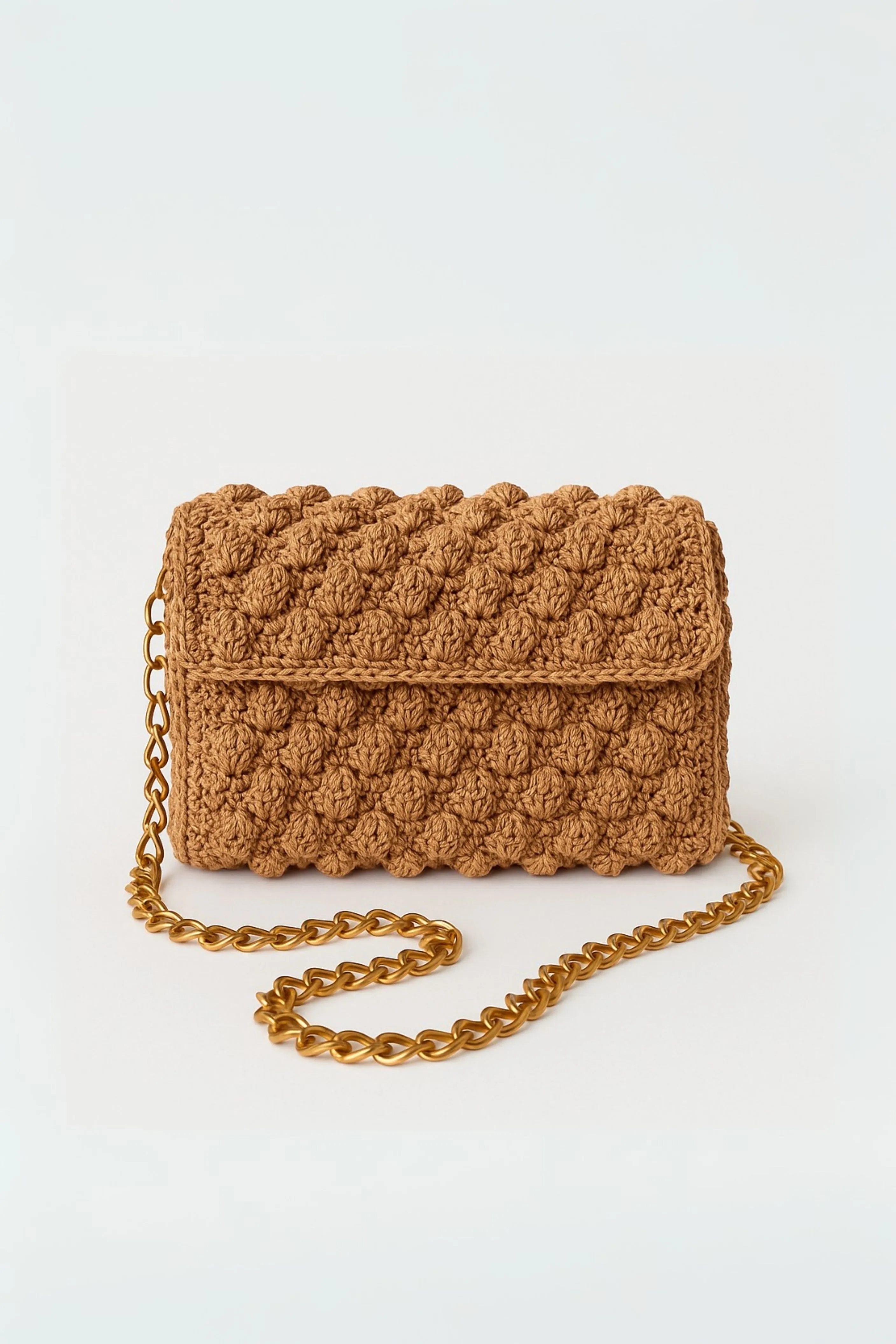 Kahverengi Örgü Zincir Askılı Çanta – El Yapımı Kapaklı Çanta