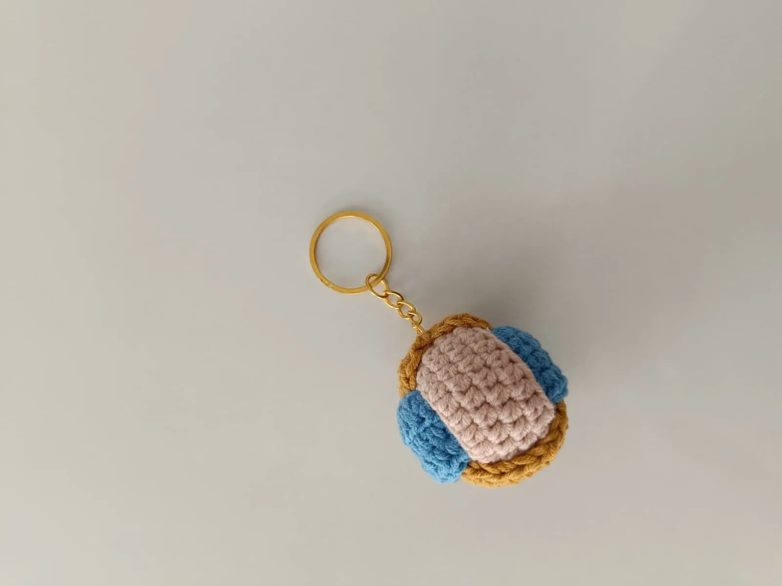 El Yapımı Top Desenli Hediyelikk Anahtarlık  – Renk Seçenekli Örgü Anahtarlık
