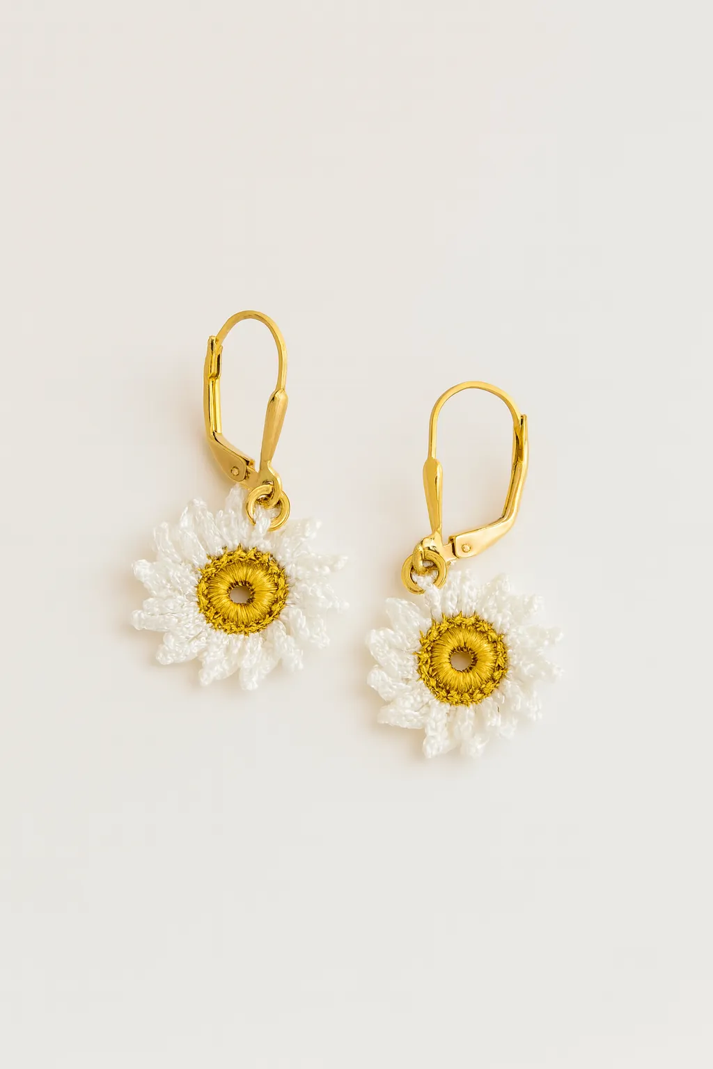 El İşi Papatya Desenli Küpe