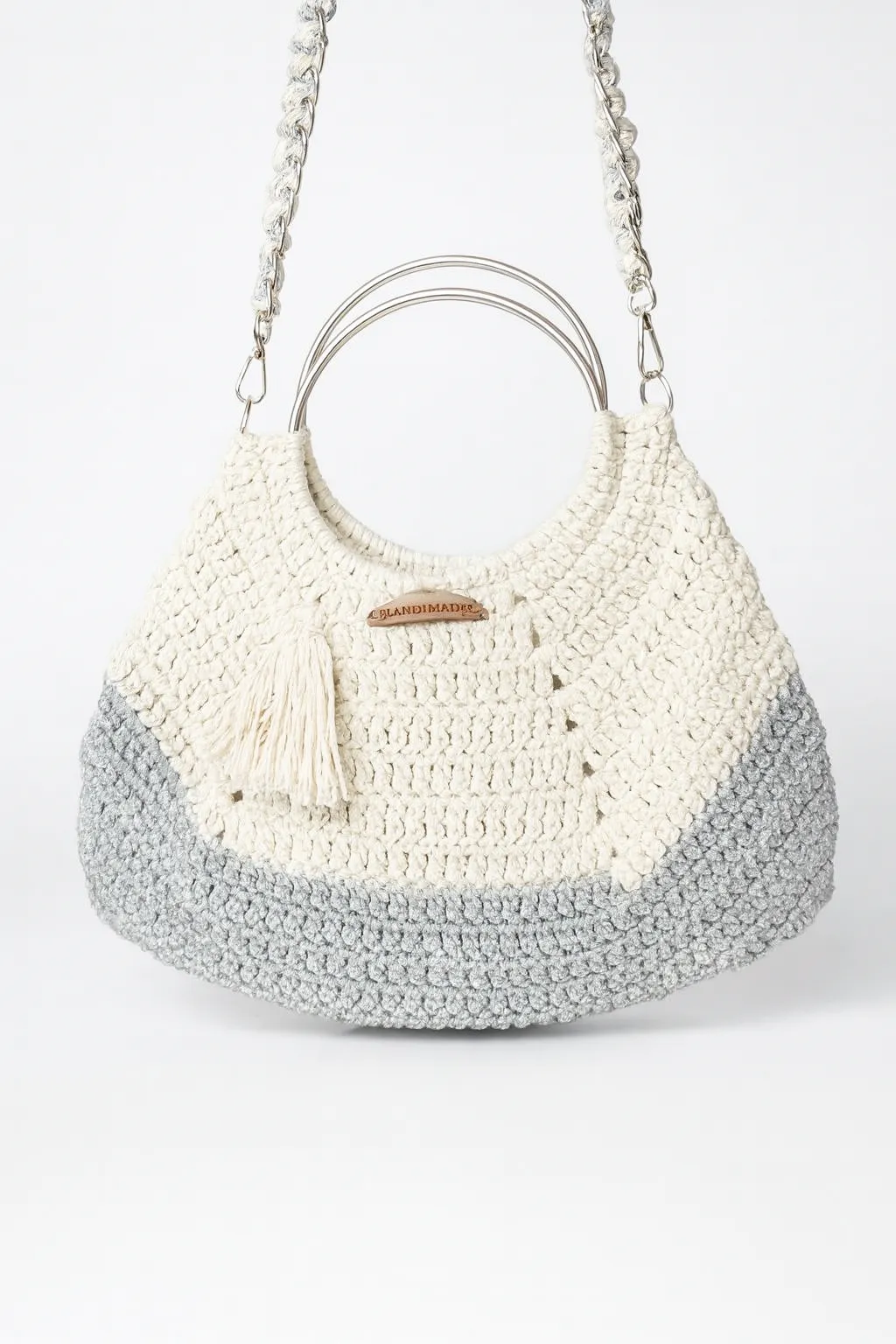El Örgüsü Gri Beyaz Metal Halkalı Çanta