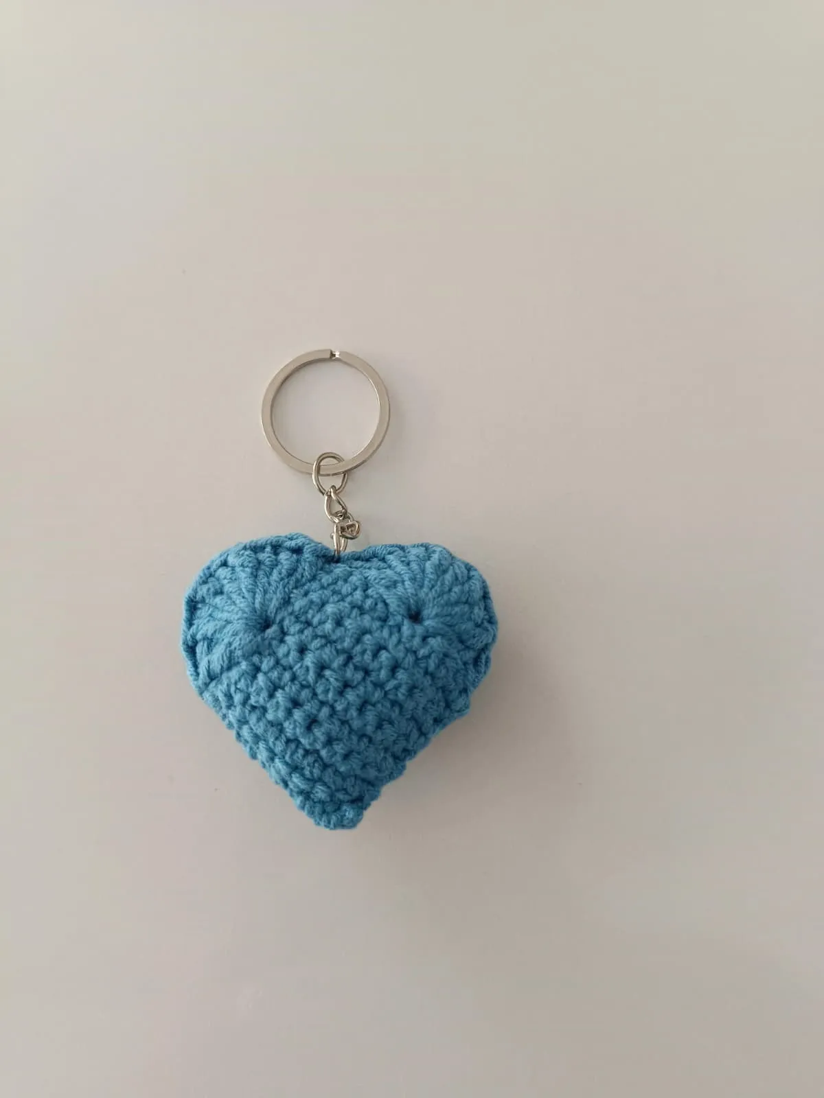 El Yapımı Kalp Desenli Hediyelik Anahtarlık – Kişiye Özel Renk Seçenekli