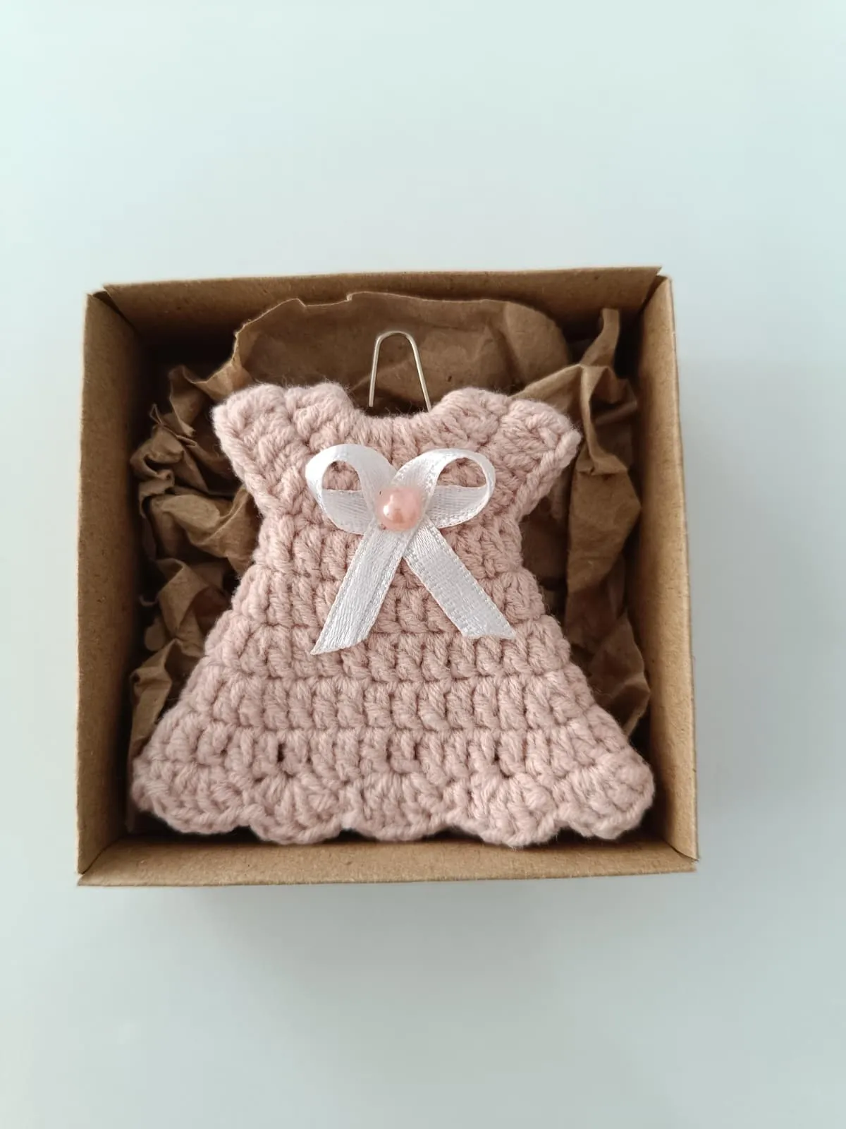 Kişiye Özel Minyatür Örgü Dolap Süsü | 7x8 cm El Yapımı Dekoratif Hediye