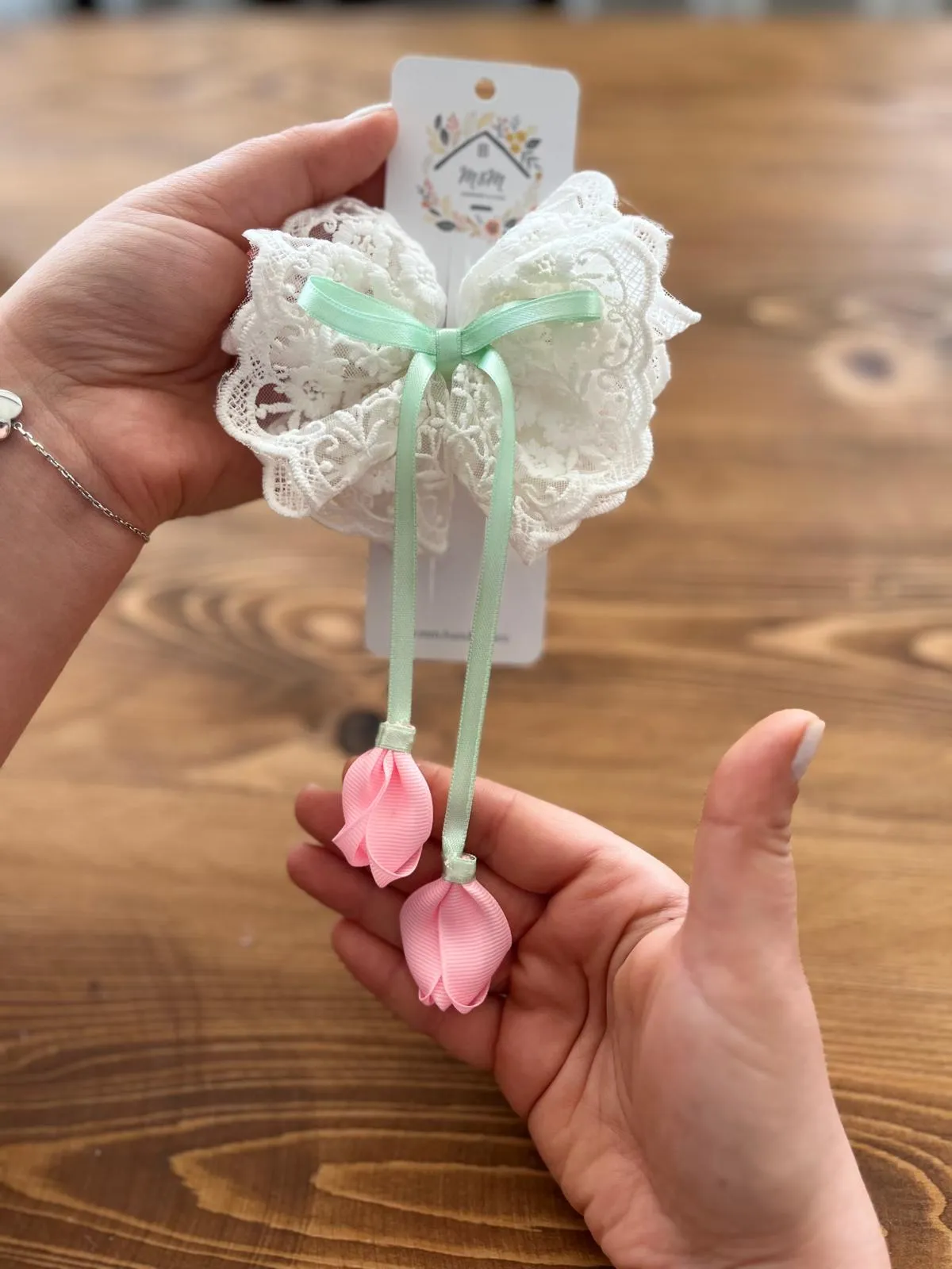 Fiyonk Detaylı Dantel Toka