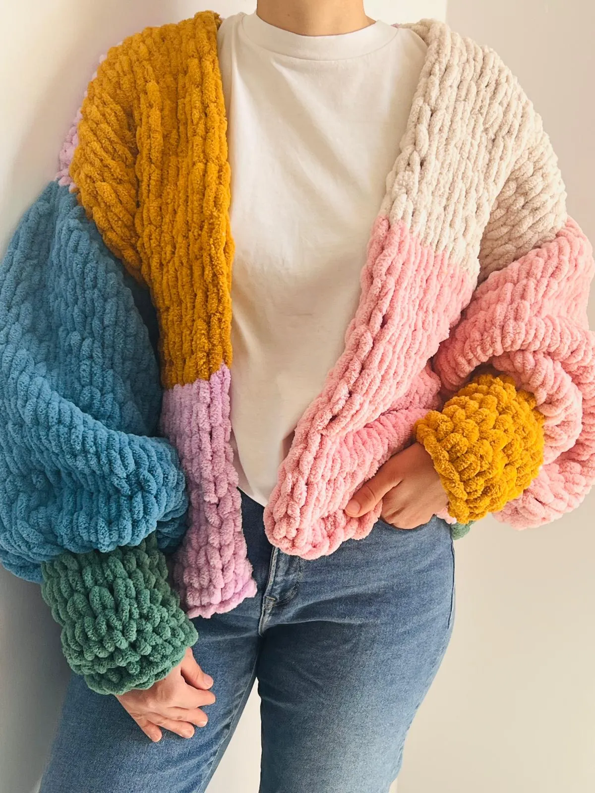 El Yapımı Puffy Hırka – Renkli, Yumuşak ve Alerji Yapmayan Doku