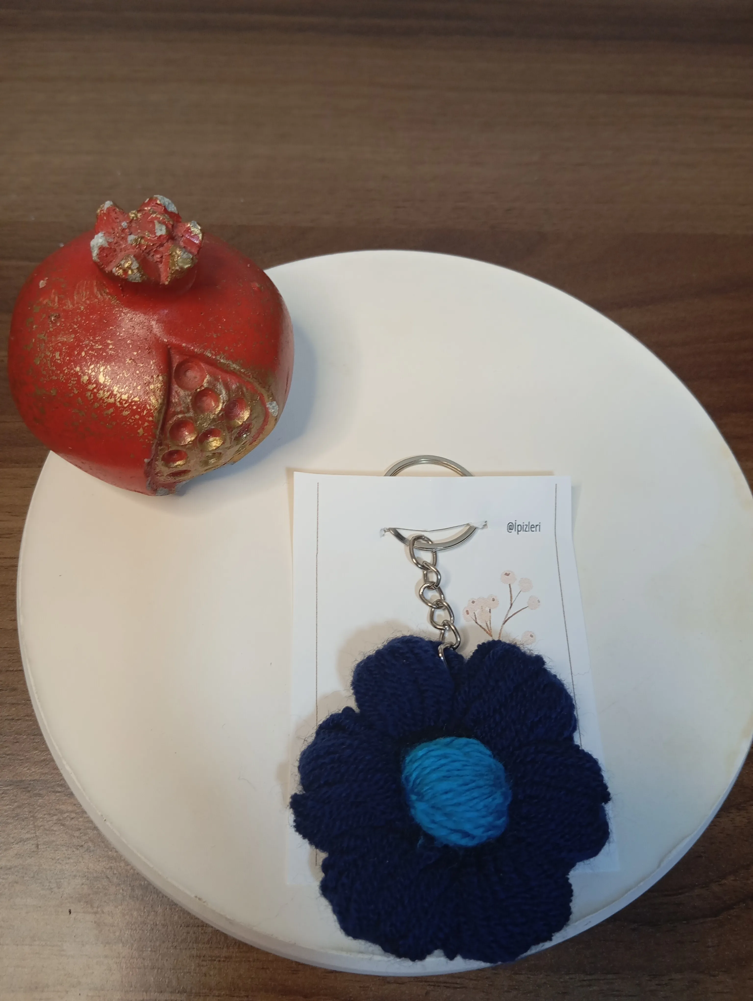 El Örgüsü Papatya Anahtarlık – El Emeği Şıklık