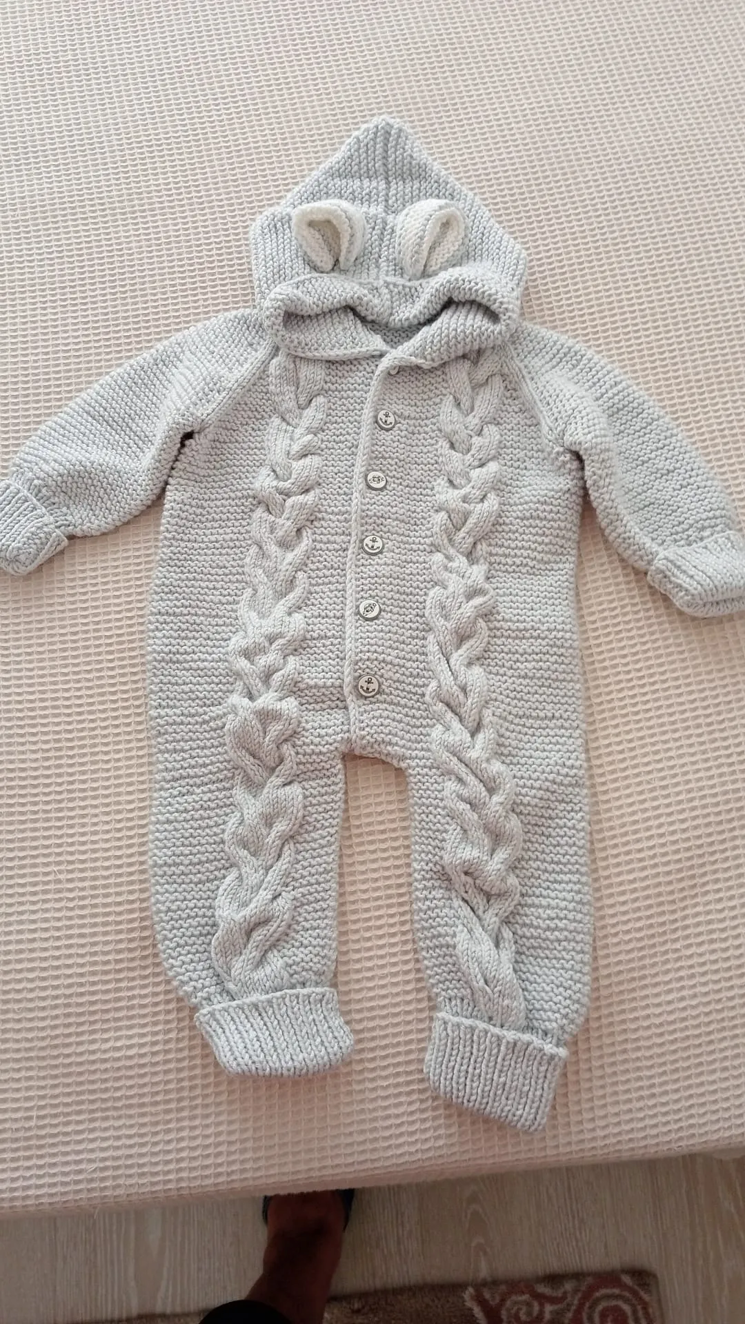 Gri Kulaklı Kapüşonlu El Örgüsü Bebek Tulum