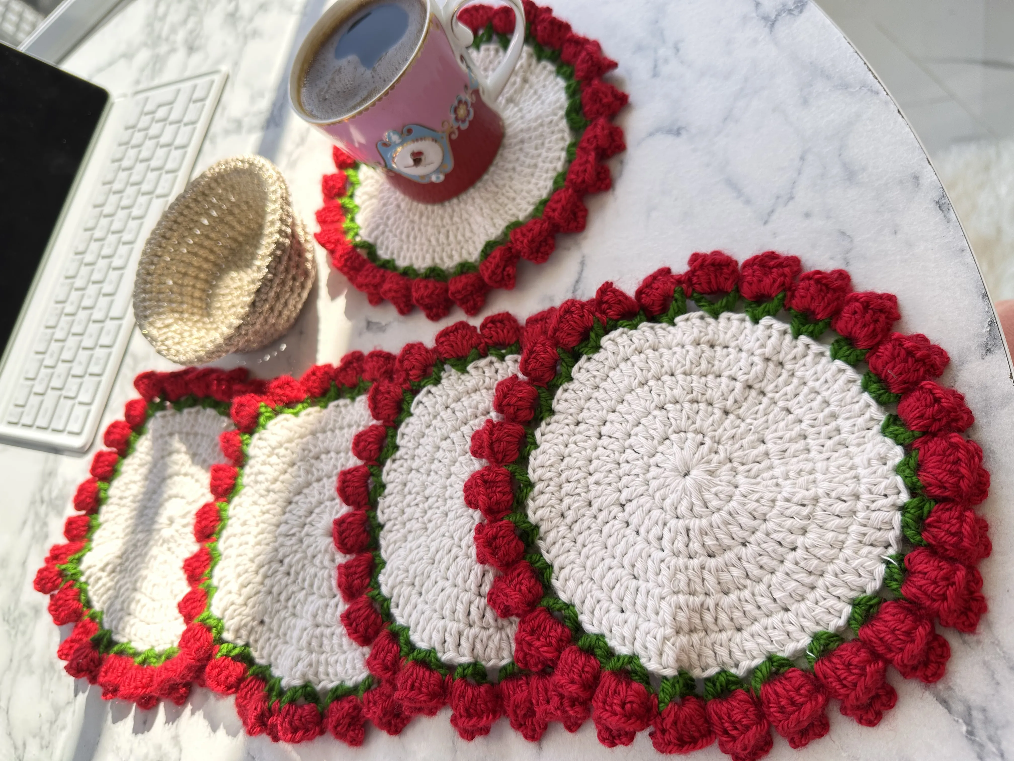 El Örgüsü Güllü Bardak Altlığı Seti – 6 Parça