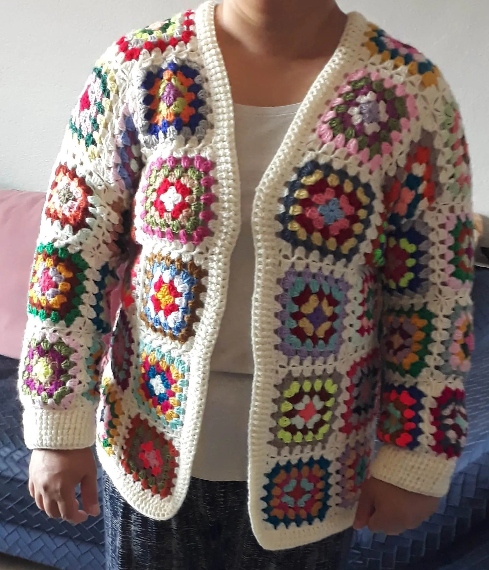 El Örgüsü Renkli Motifli Ceket – Vintage Tarz El Yapımı Hırka