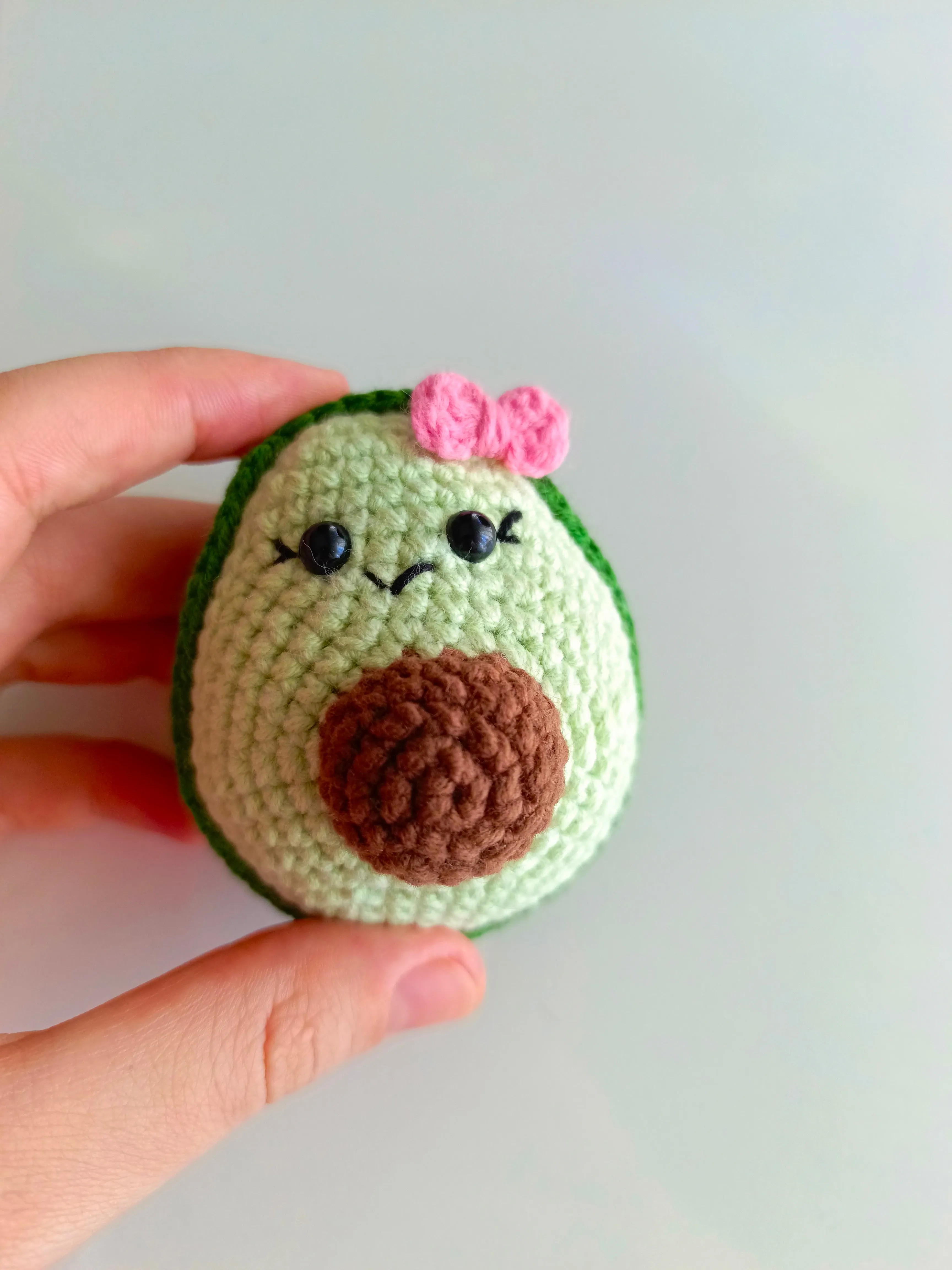 El Yapımı Amigurumi Avokado Figürlü Örgü Anahtarlık