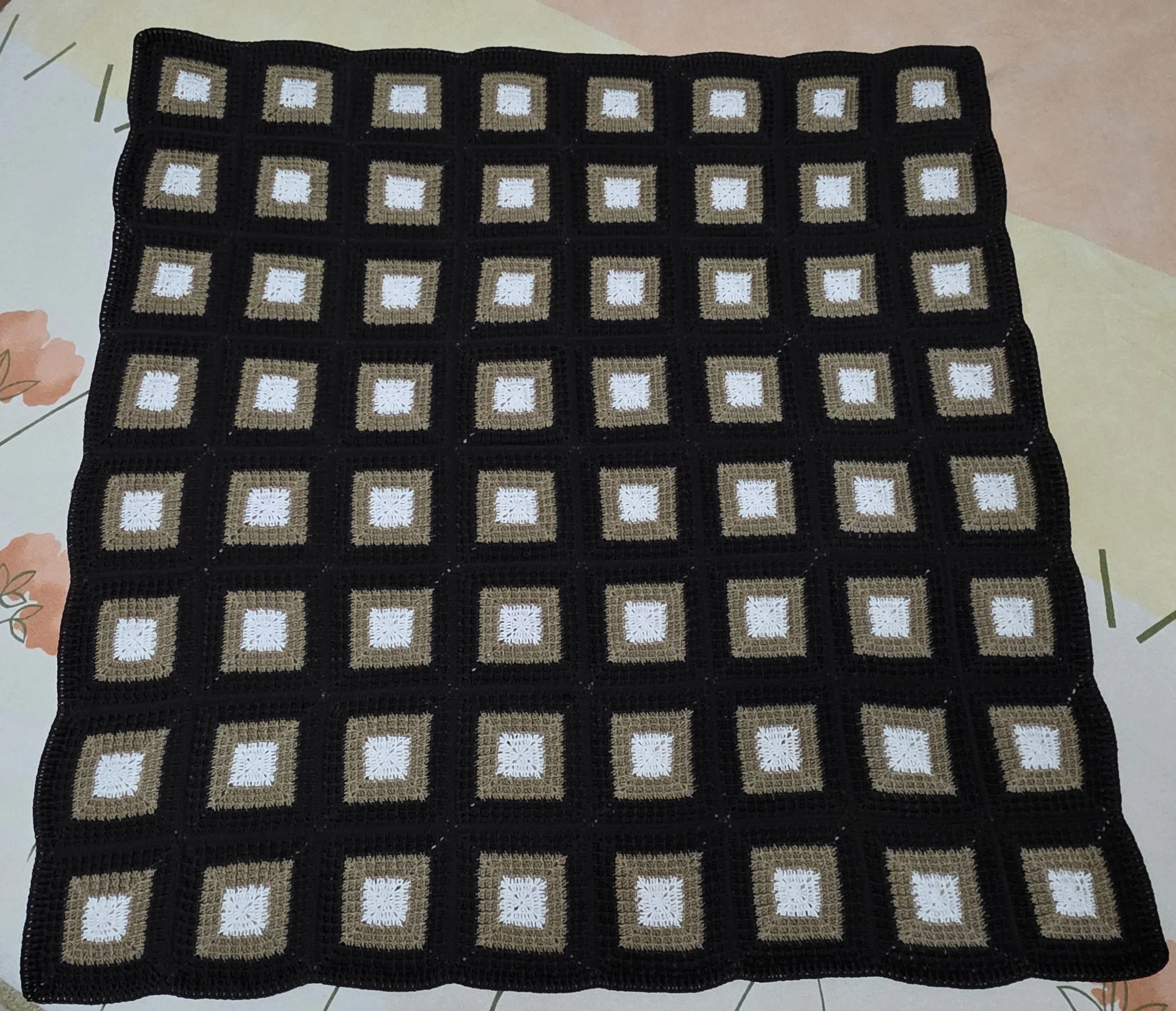 El Emeği Kare Motifli Battaniye