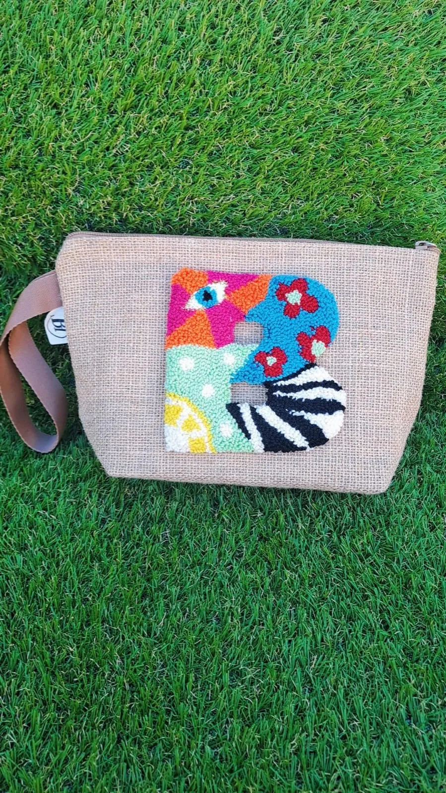 El Yapımı Punch İşlemeli B Harf Çanta