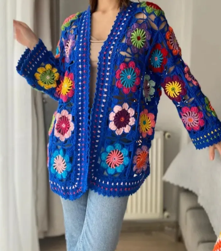 El İşi Renkli Çiçek Motifli Hırka