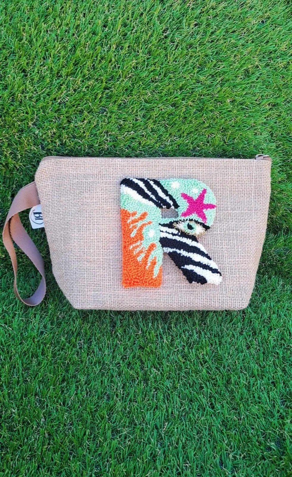 El Yapımı Punch İşlemeli R Harf Çanta