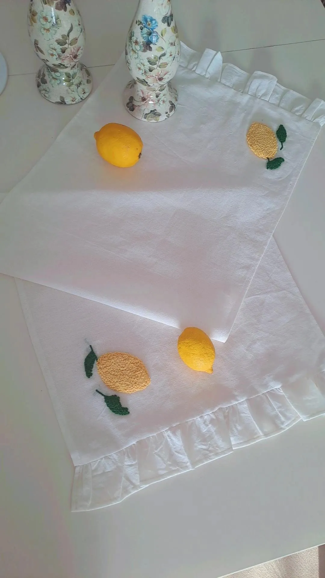 El İşlemeli Limon Desenli Keten Runner - Fırfırlı Kenar Detaylı 40x120cm