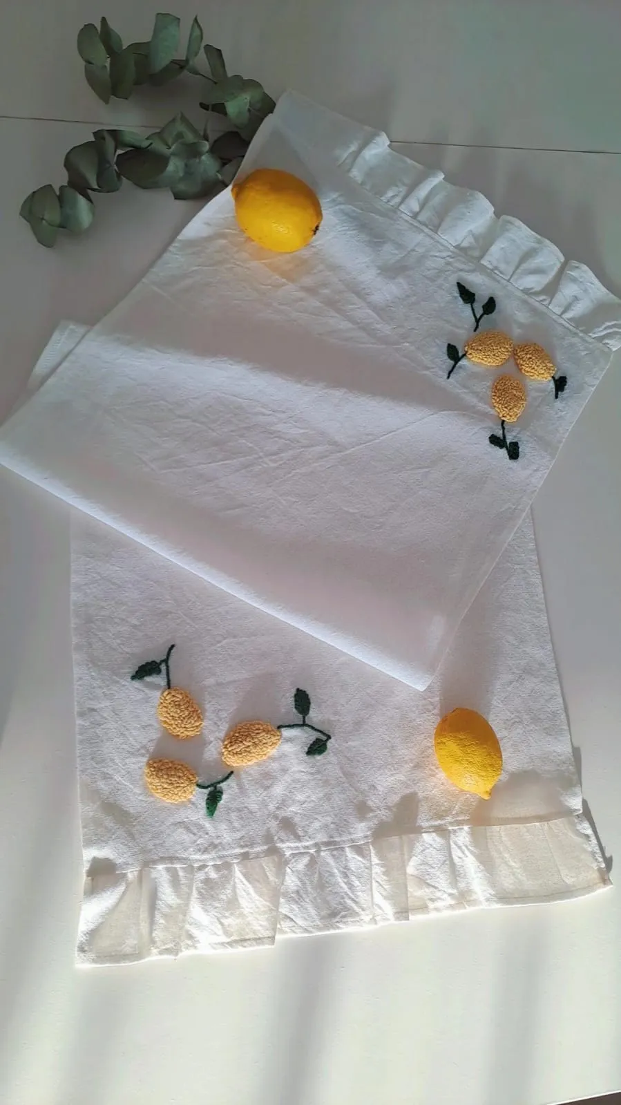 El İşlemeli Limon Desenli Keten Runner - Fırfırlı Kenar Detaylı 40x120cm
