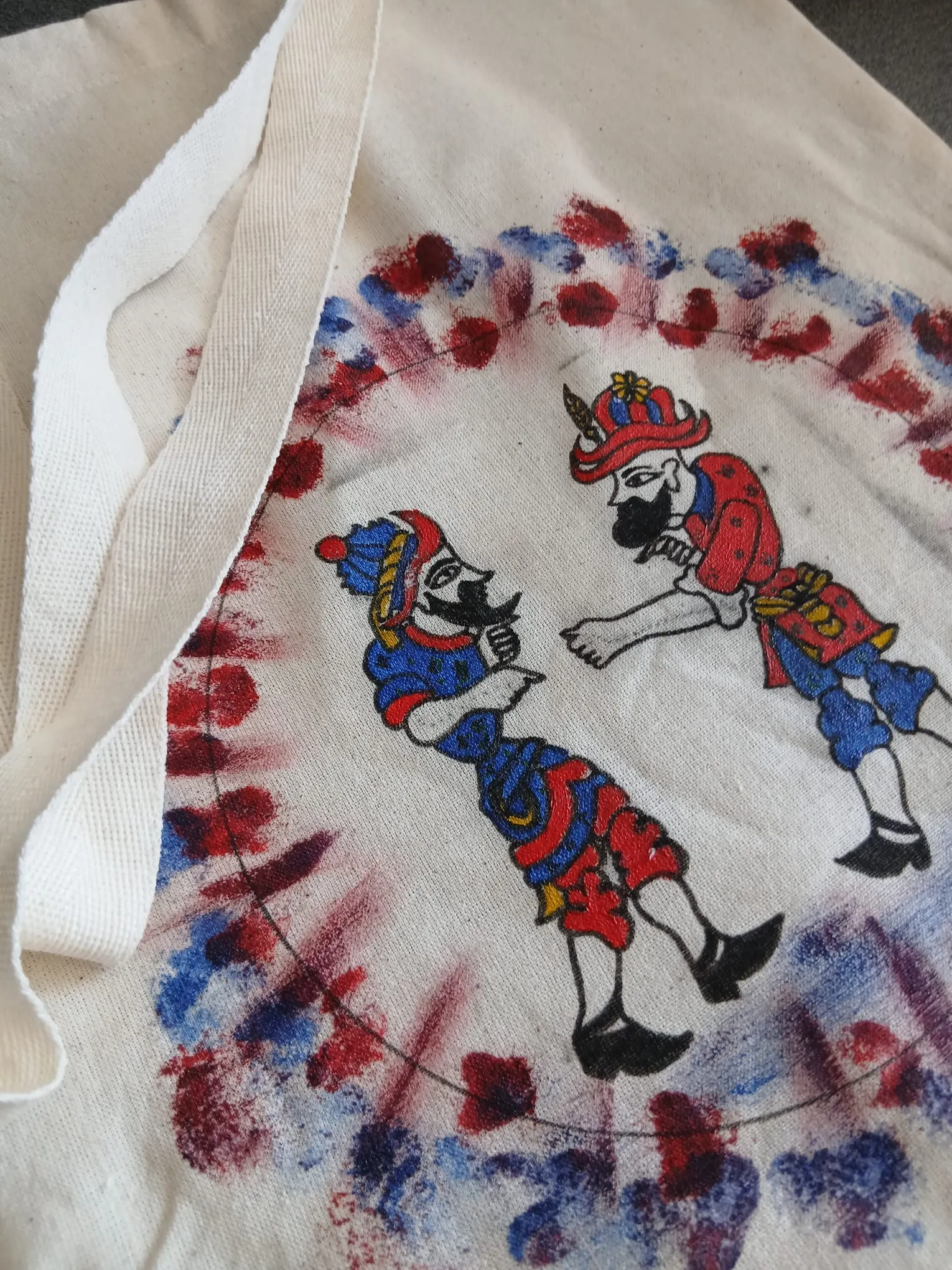 El Boyaması Bez Çanta – Hacivat ve Karagöz Desenli Akrilik Tasarım