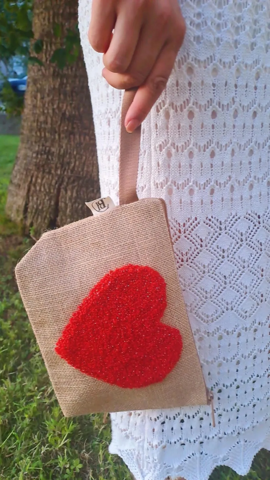 El Yapımı Punch İşlemeli Kalp Desenli Jüt Çanta