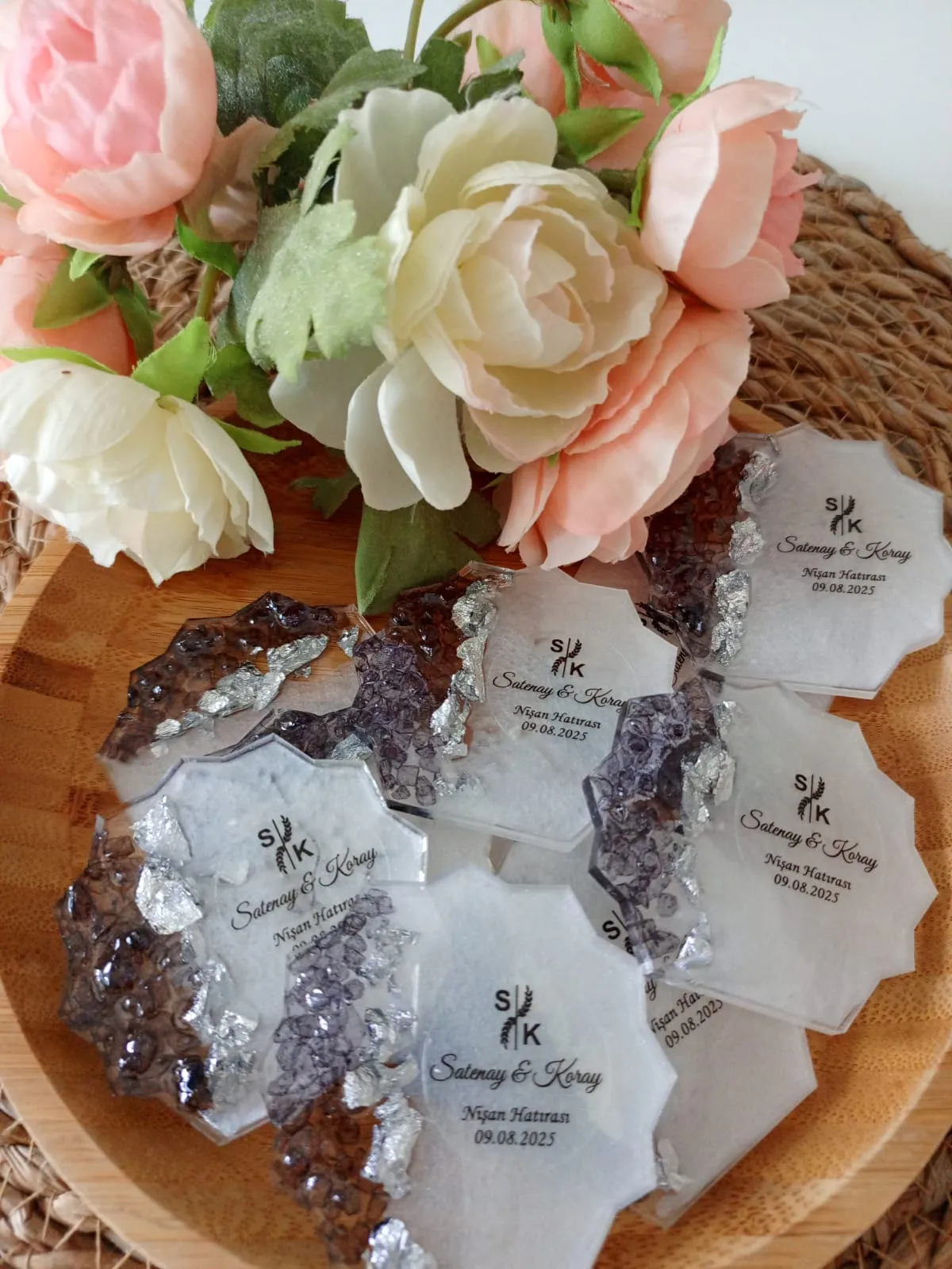 25 Adet Kişiye Özel Epoksi Nişan Hediyelikleri - İsimli Tarihli Hatıra Magnet