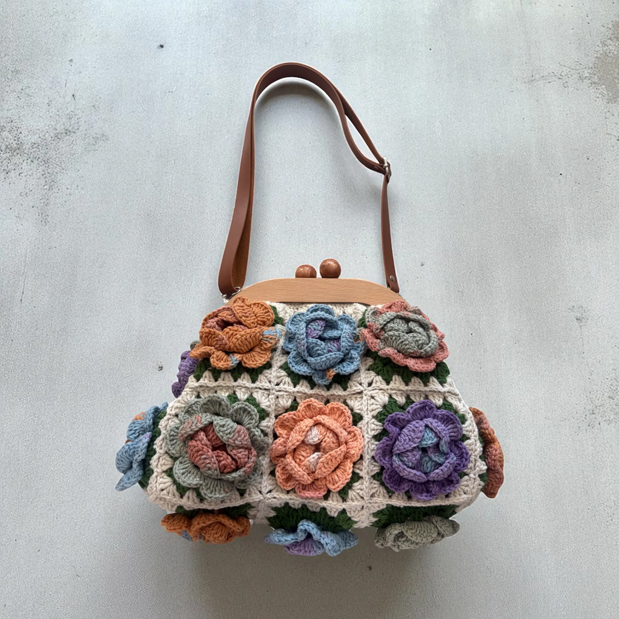 Örgü Güllü Ahşap Burslu Çanta