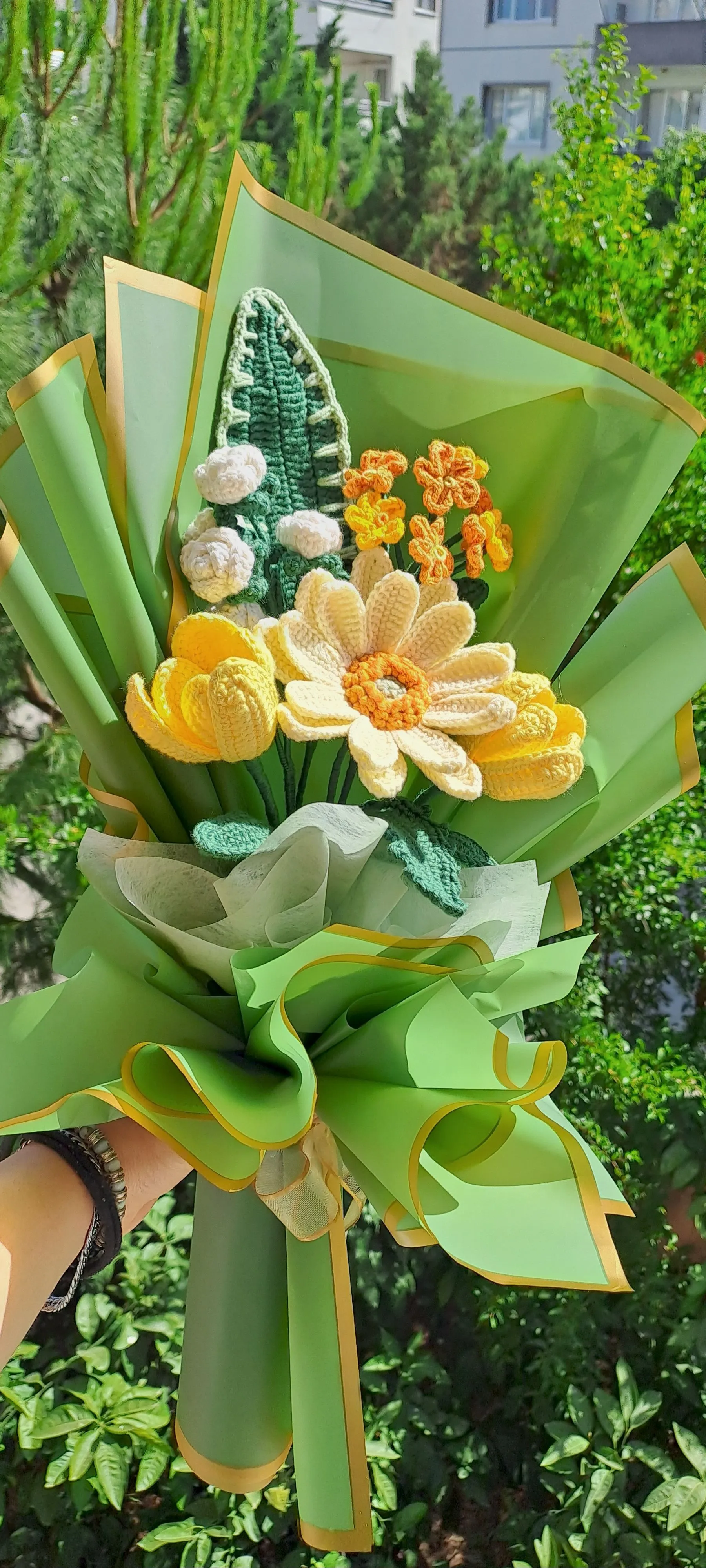 Handmade Knitted Flower Bouquet in Yellow and White Tones (Non-Wither)