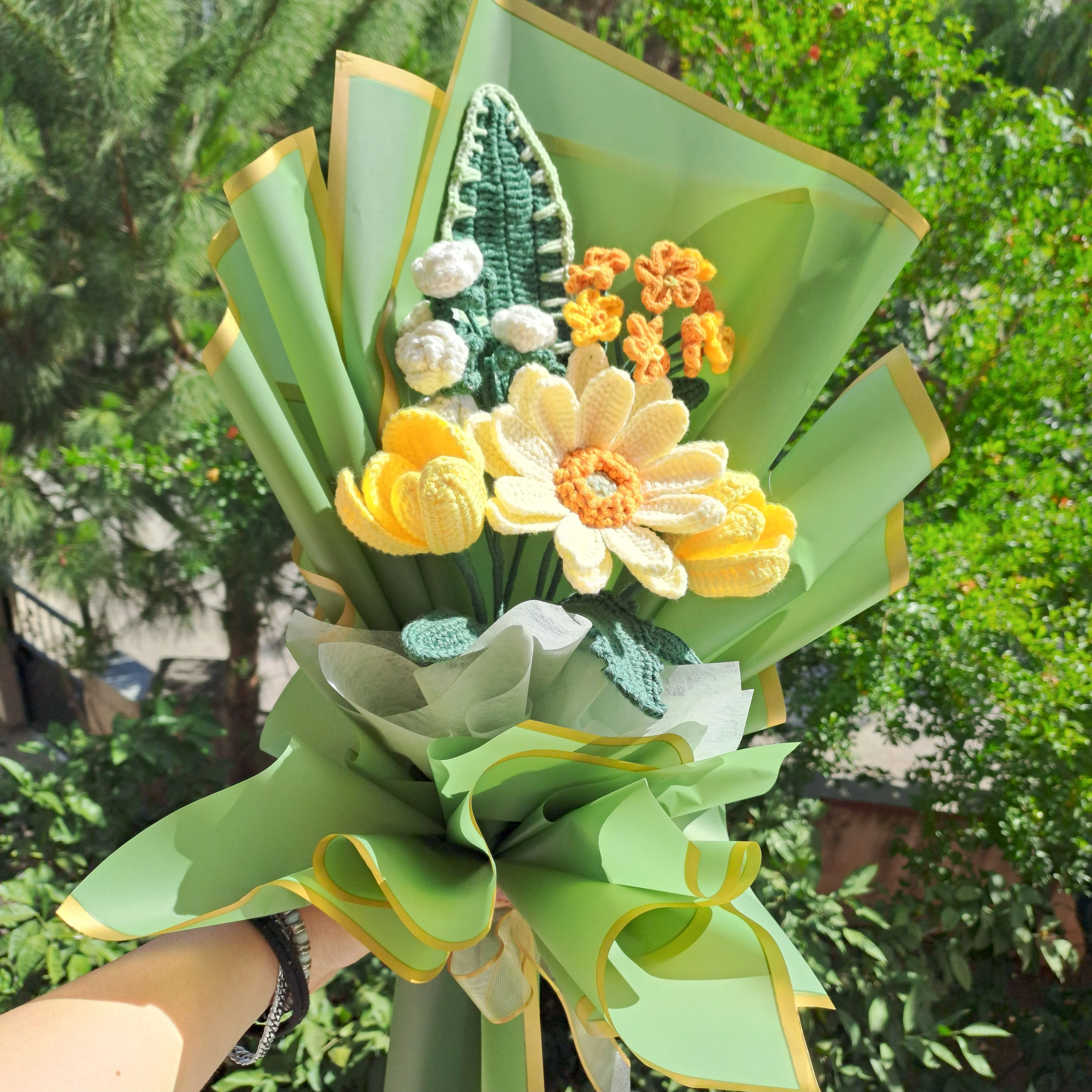 Handmade Knitted Flower Bouquet in Yellow and White Tones (Non-Wither)