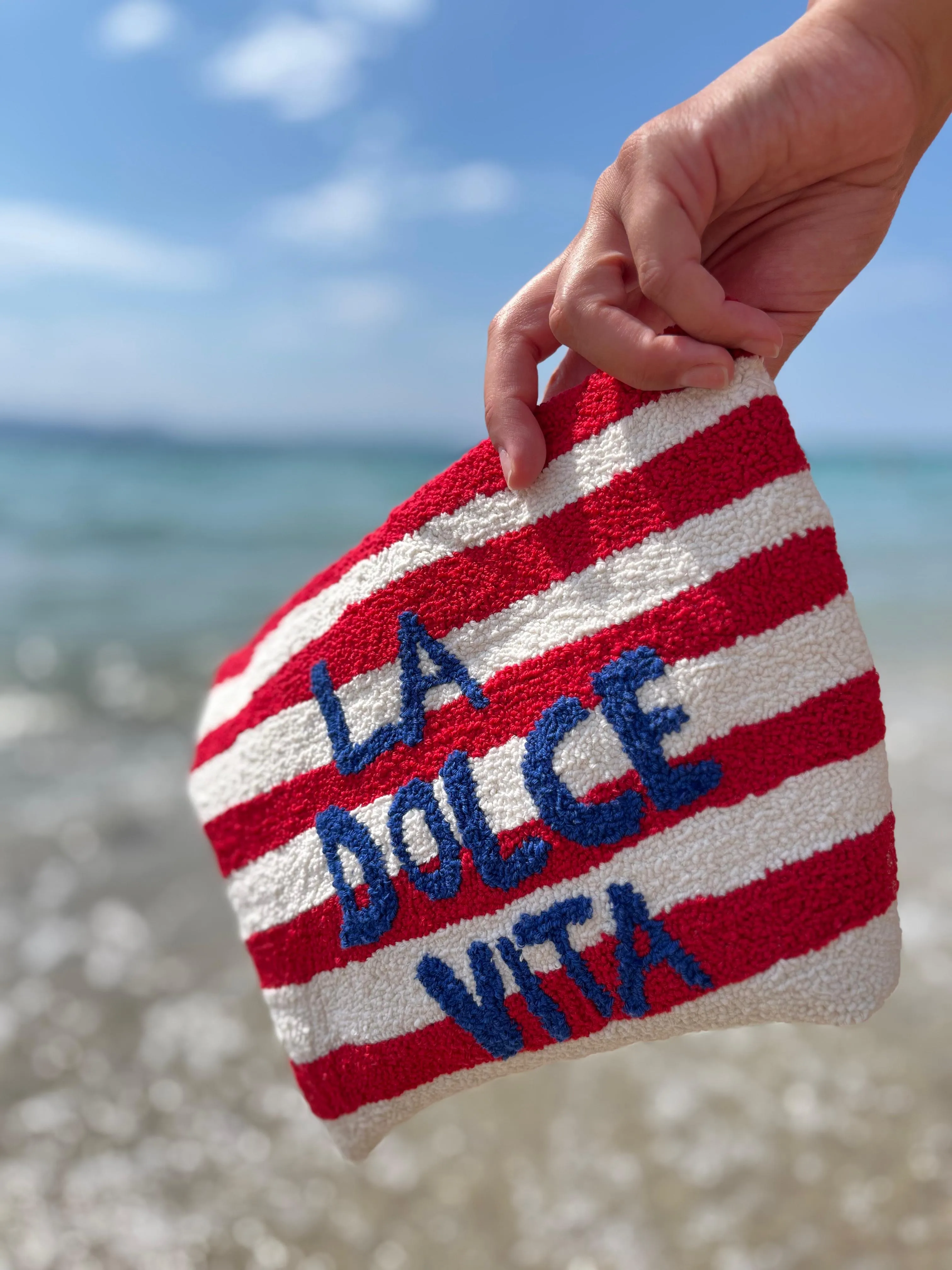 La Dolce Vita Yazlık Clutch Punch Çanta - El İşlemesi Kırmızı Beyaz Şeritli