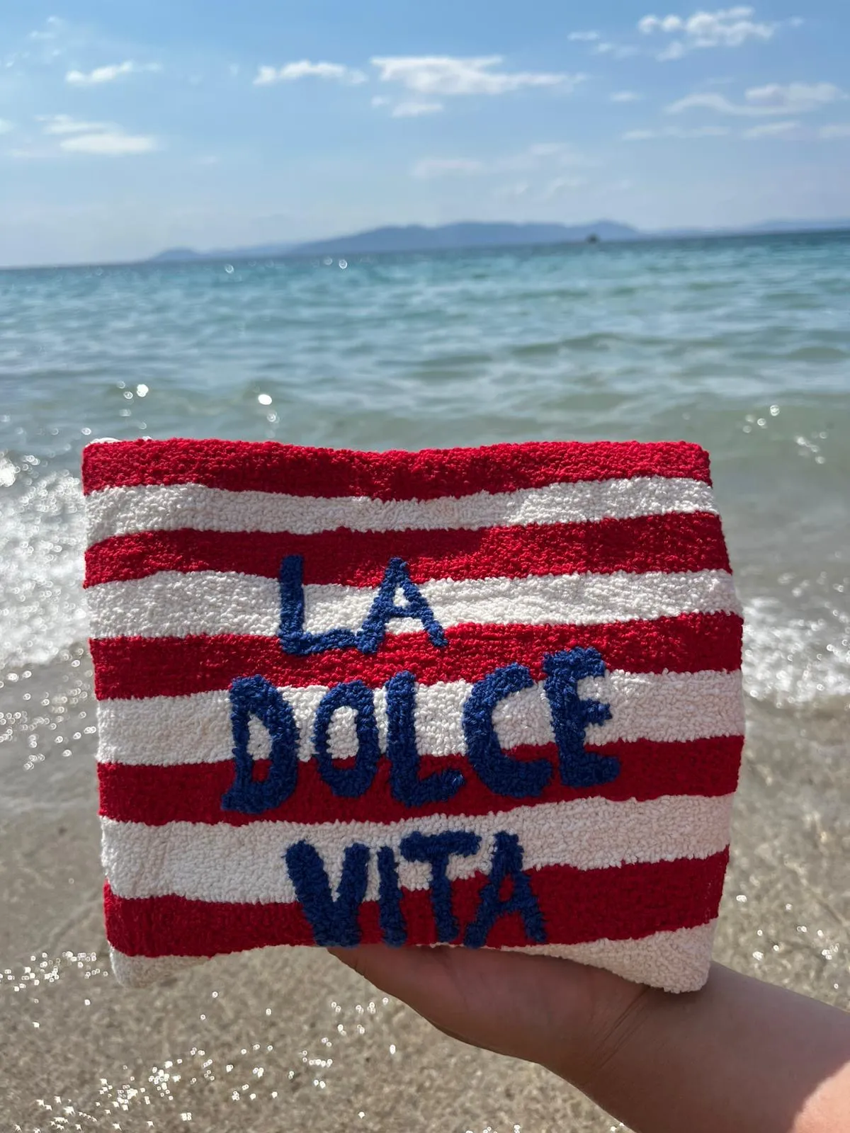 La Dolce Vita Yazlık Clutch Punch Çanta - El İşlemesi Kırmızı Beyaz Şeritli