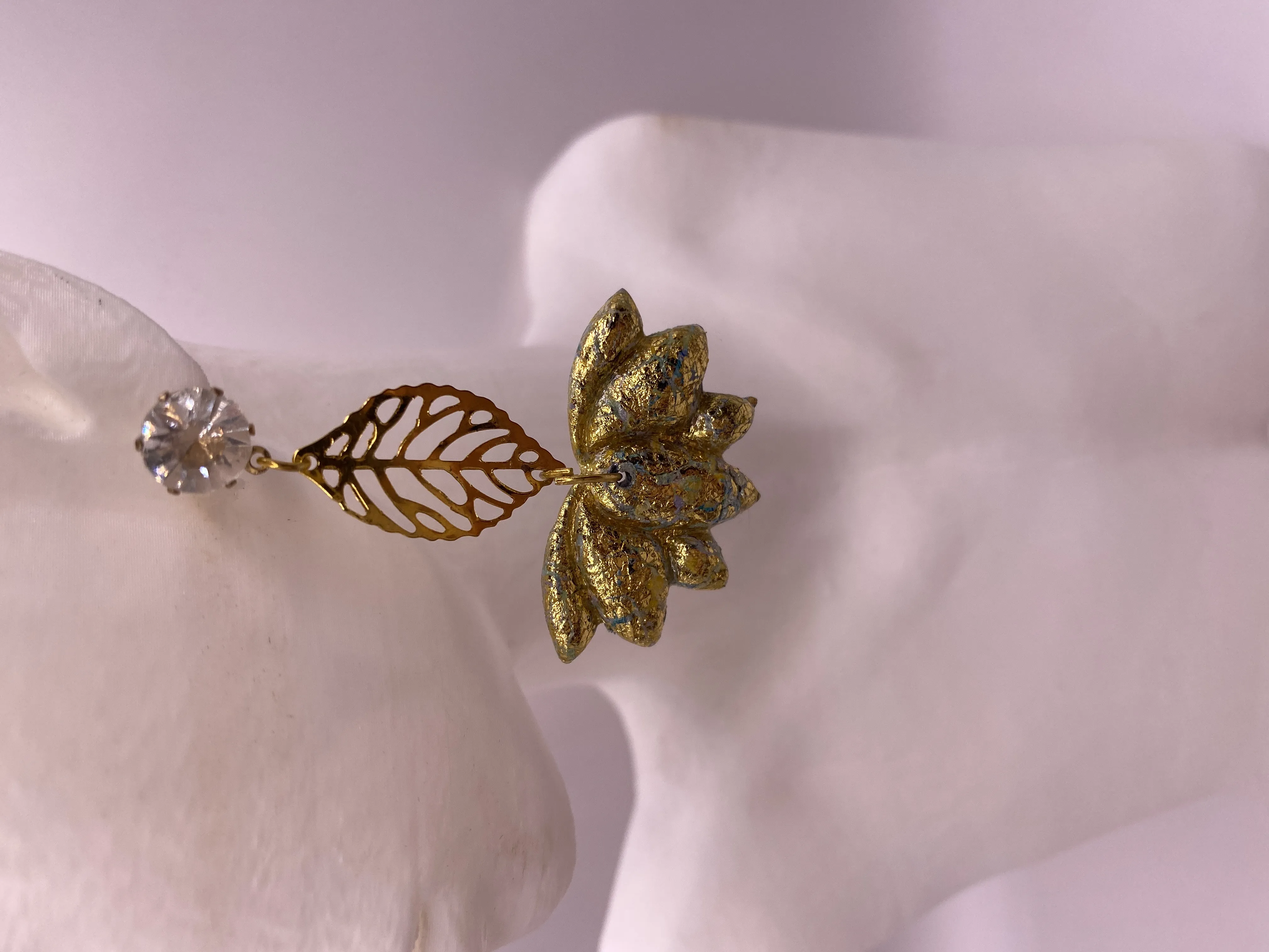 Gold Colored Flower and Leaf Detailed Stone Earring - Stylish and Elegant Design