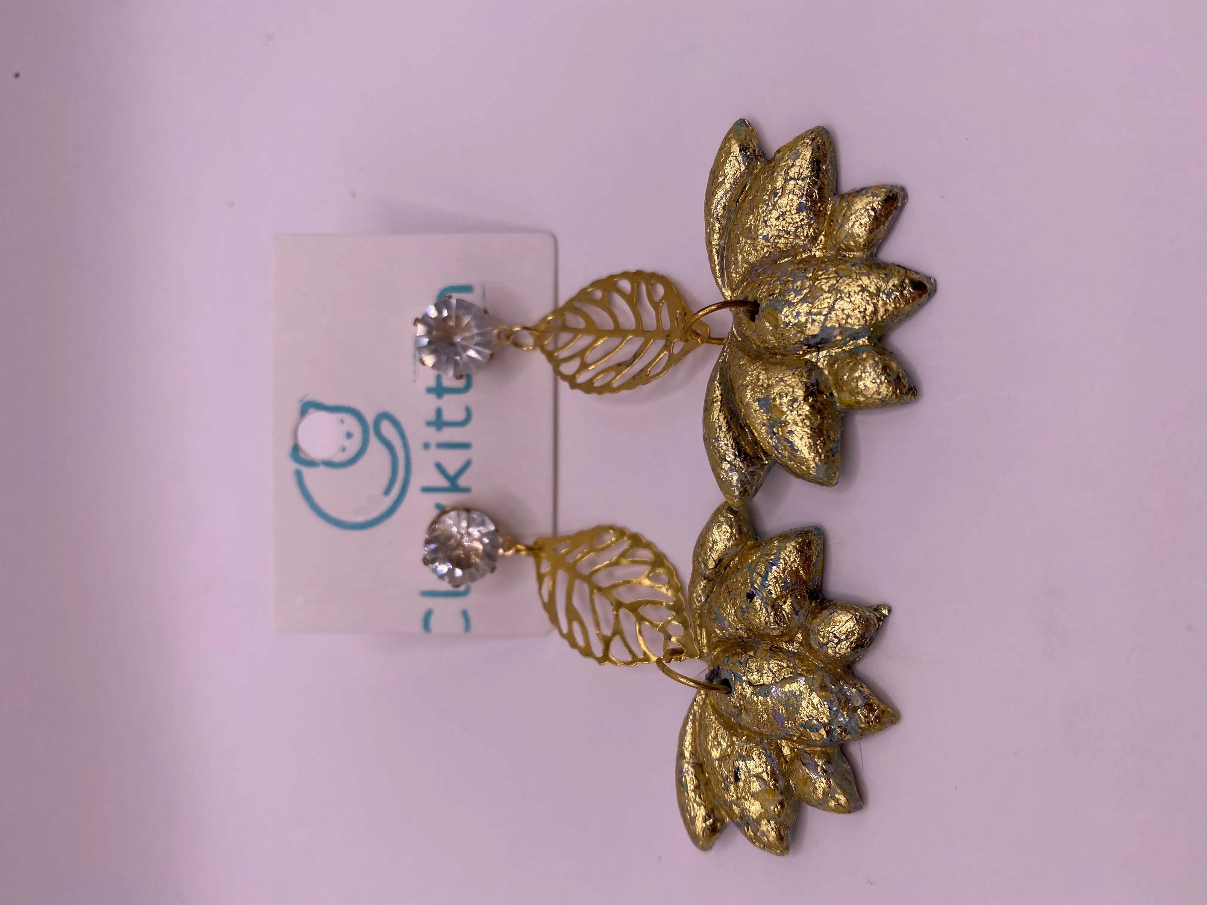 Gold Colored Flower and Leaf Detailed Stone Earring - Stylish and Elegant Design