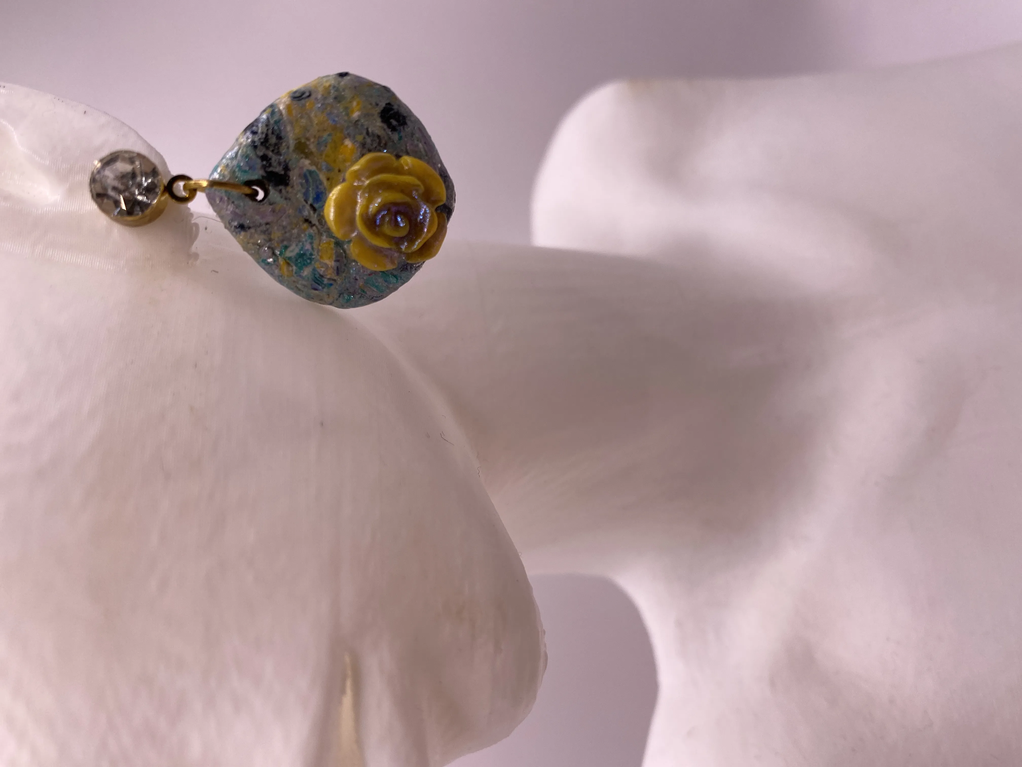 Handmade Yellow Rose Detailed Stone Patterned Earring - Stylish and Elegant Design