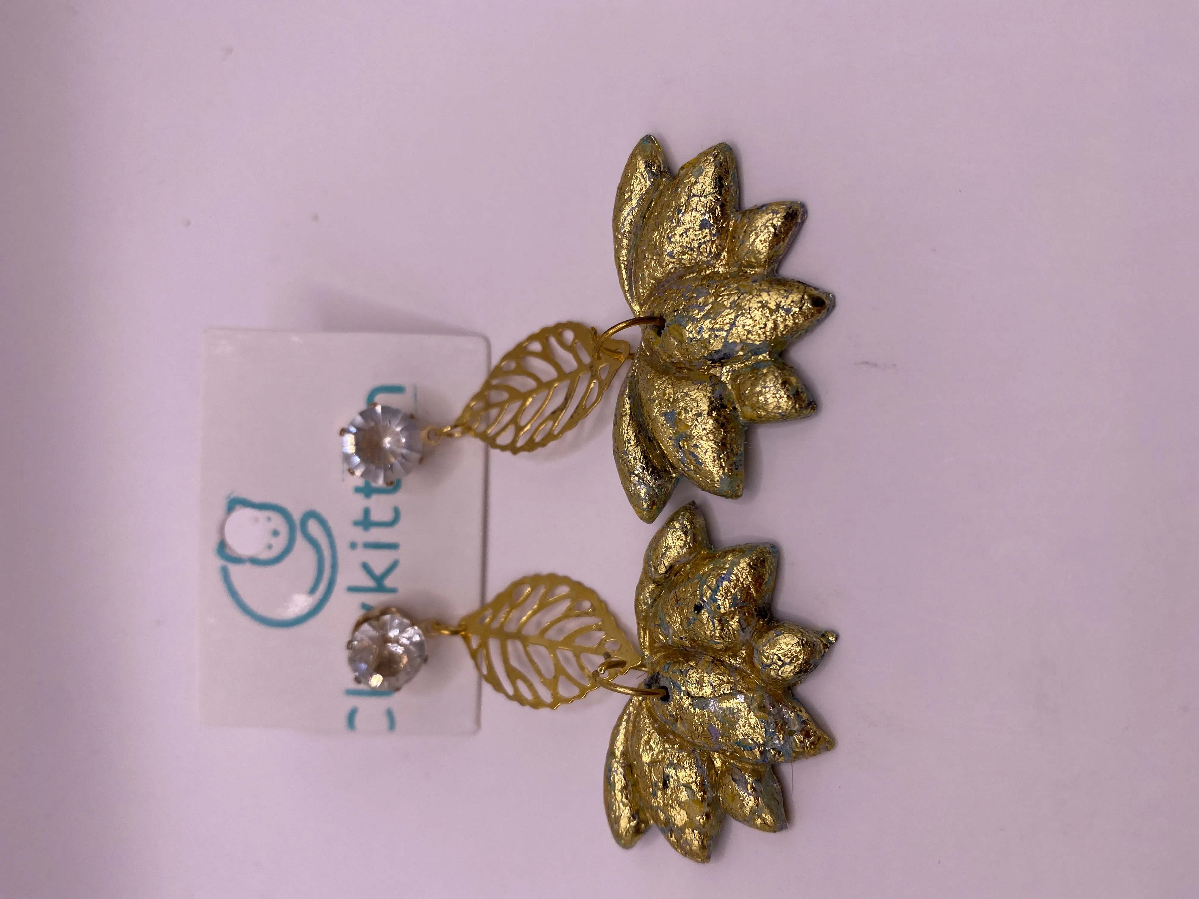 Gold Colored Flower and Leaf Detailed Stone Earring - Stylish and Elegant Design