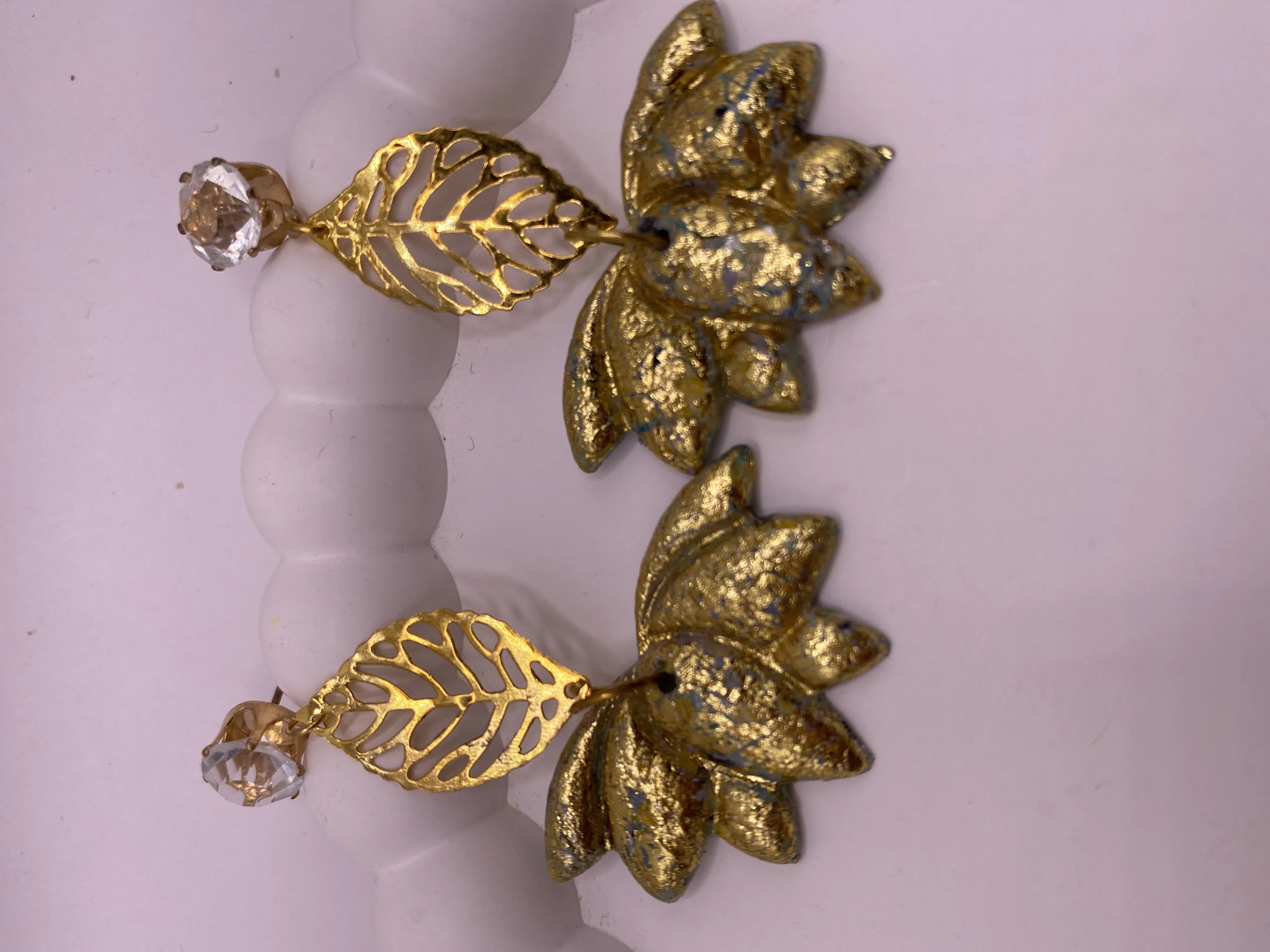 Gold Colored Flower and Leaf Detailed Stone Earring - Stylish and Elegant Design