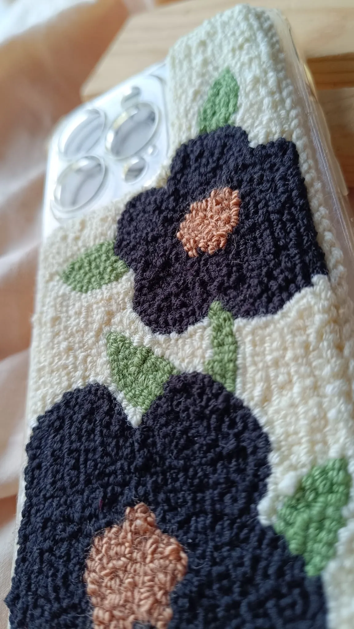 iPhone 15 Pro Max Compatible Floral Pattern Punch Phone Case