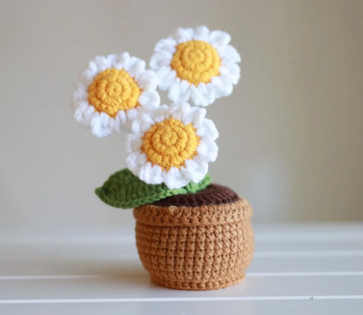 El Yapımı Papatya Buketi Örgü Saksı - Dekoratif Amigurumi Çiçek