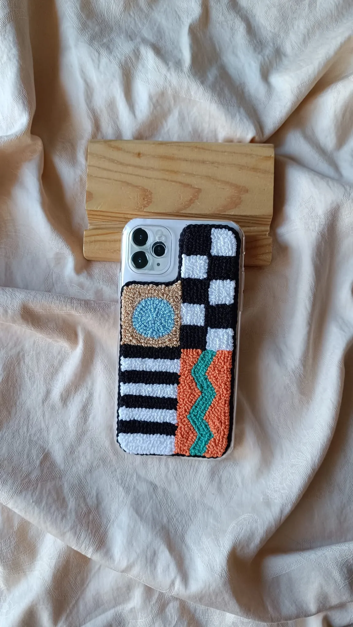 iPhone 11 Uyumlu Turuncu Geometrik Desen Punch Telefon Kılıfı