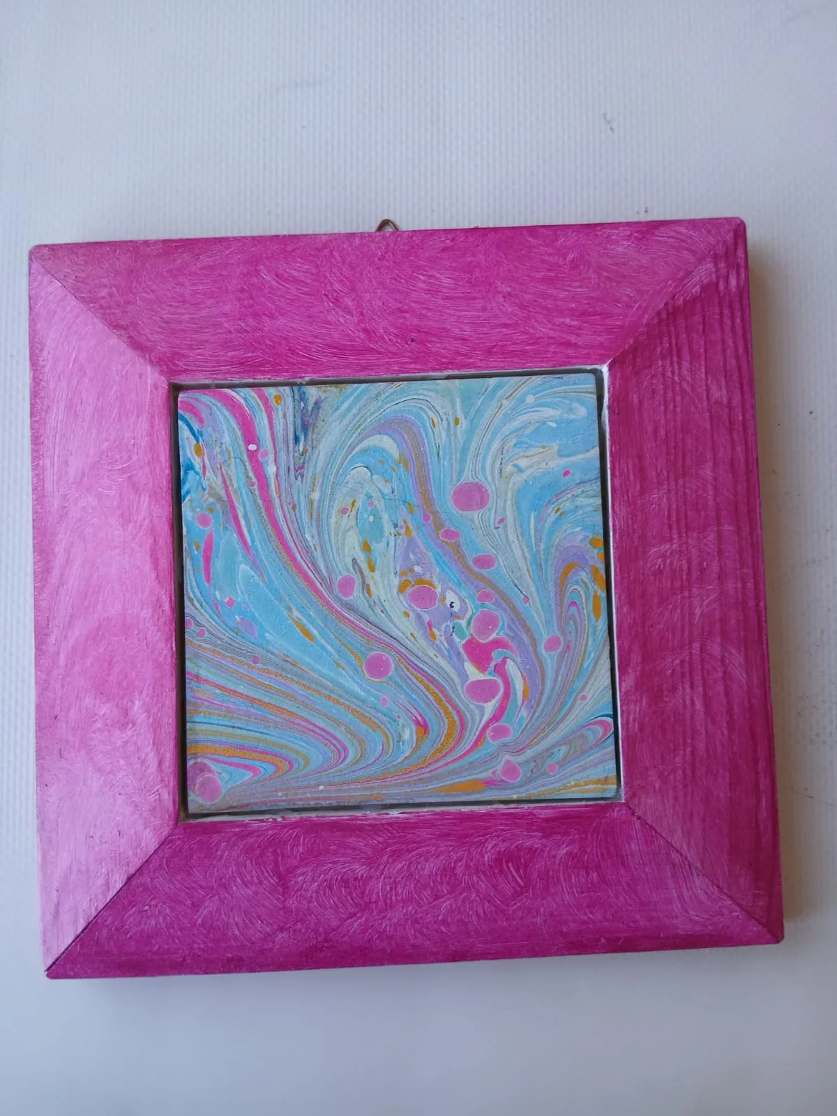 Pembe Çerçeveli Ebru Sanatı Çini Tablo - 10x10cm Kare Duvar Dekoru