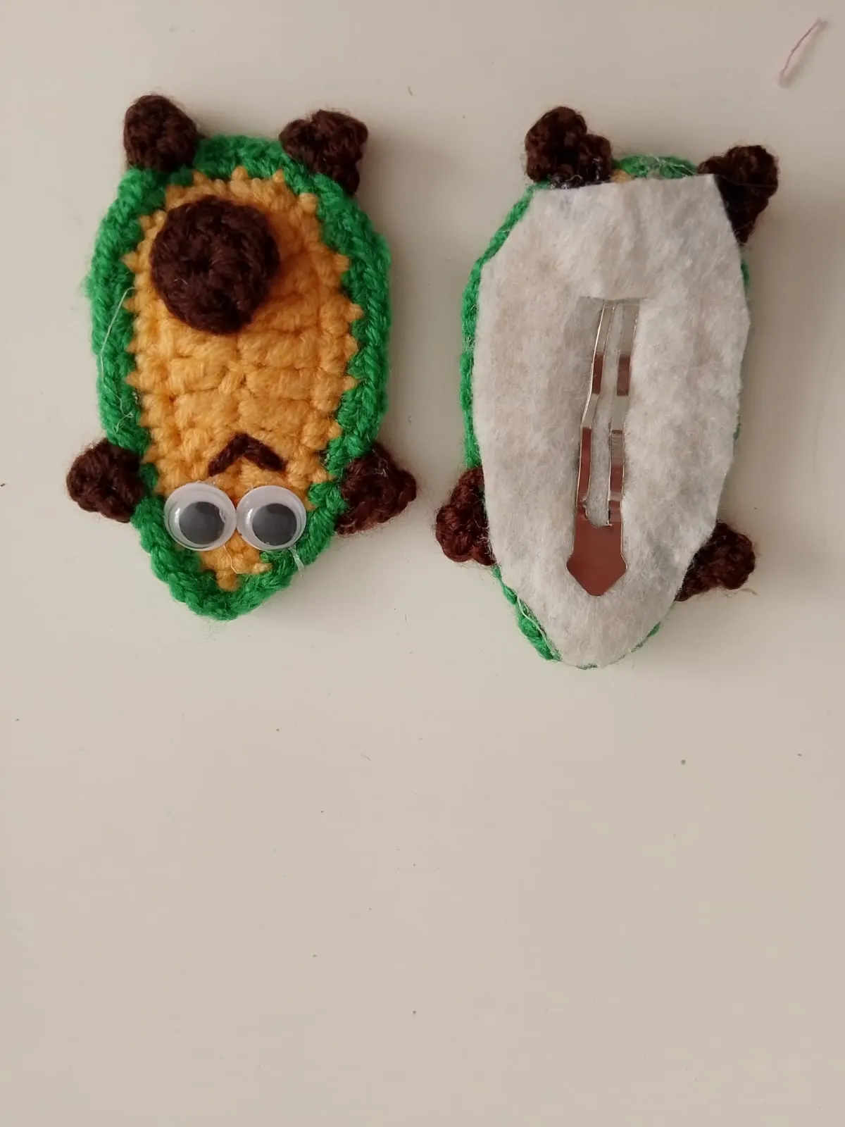 Knitted Avocado Pattern Clasp Hair Clip - Fun and Stylish Hair Accessory