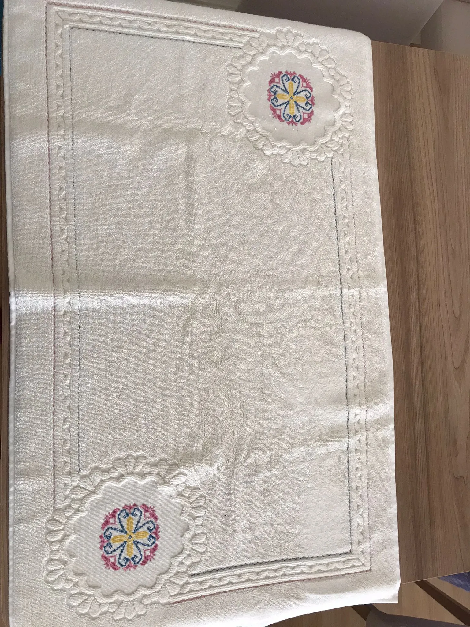 Add Elegance to Your Bathroom: Embroidered Bathroom Mat Set