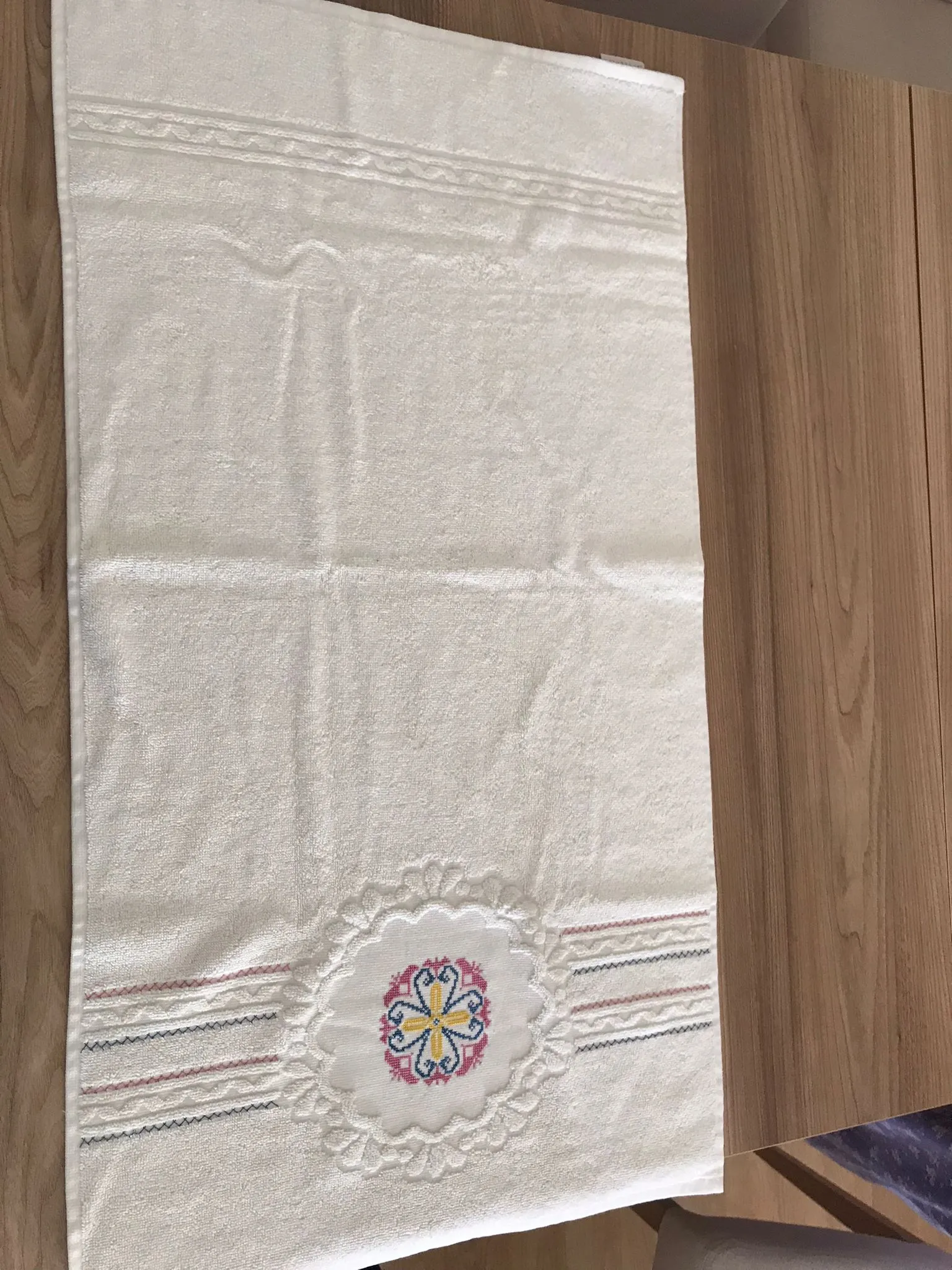 Add Elegance to Your Bathroom: Embroidered Bathroom Mat Set
