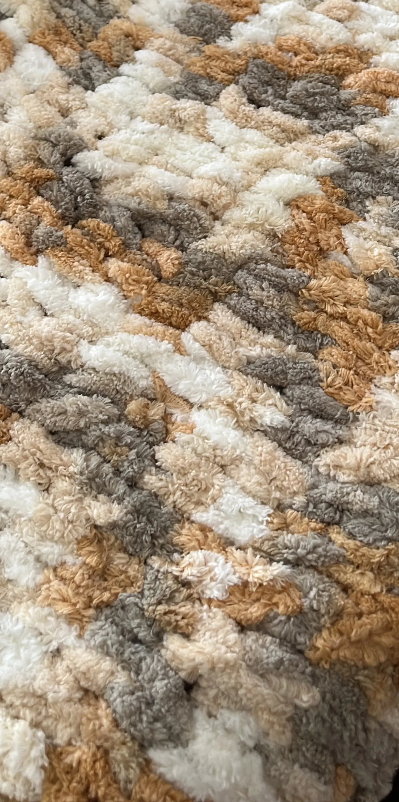 Çok Renkli Puffy Bebek Battaniyesi - Yumuşak ve Sıcak Tutma Özelliği