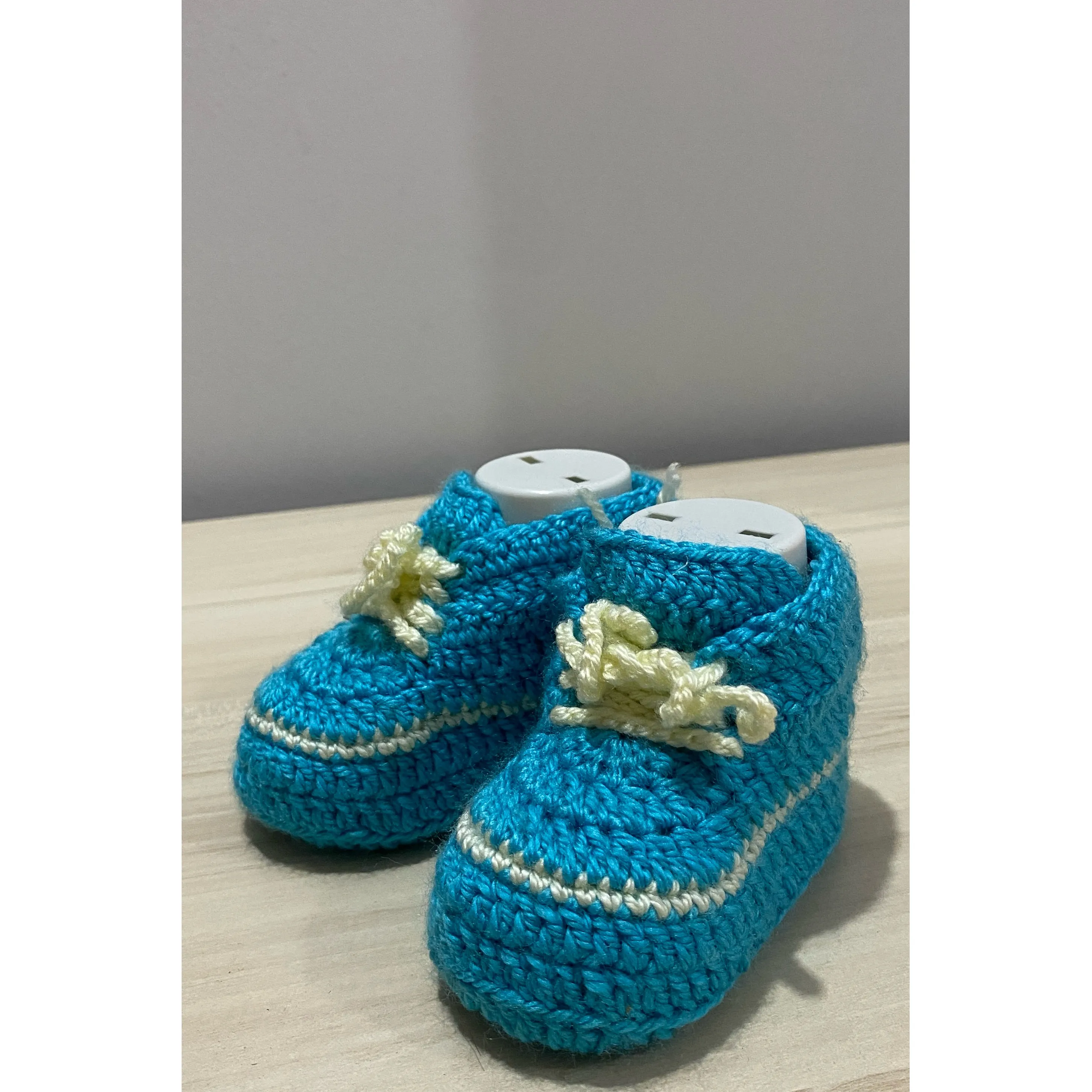 Mavi Örgü Bebek Patik Konvers Model 0-1 Yaş - El Emeği