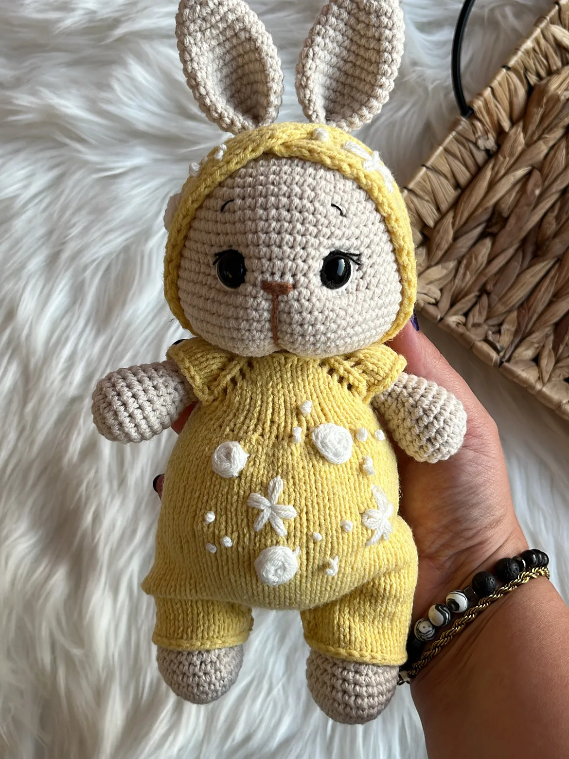 Sarı Tulumlu Örgü Amigurumi Tavşan Oyuncak Bebek - Uyku Arkadaşı