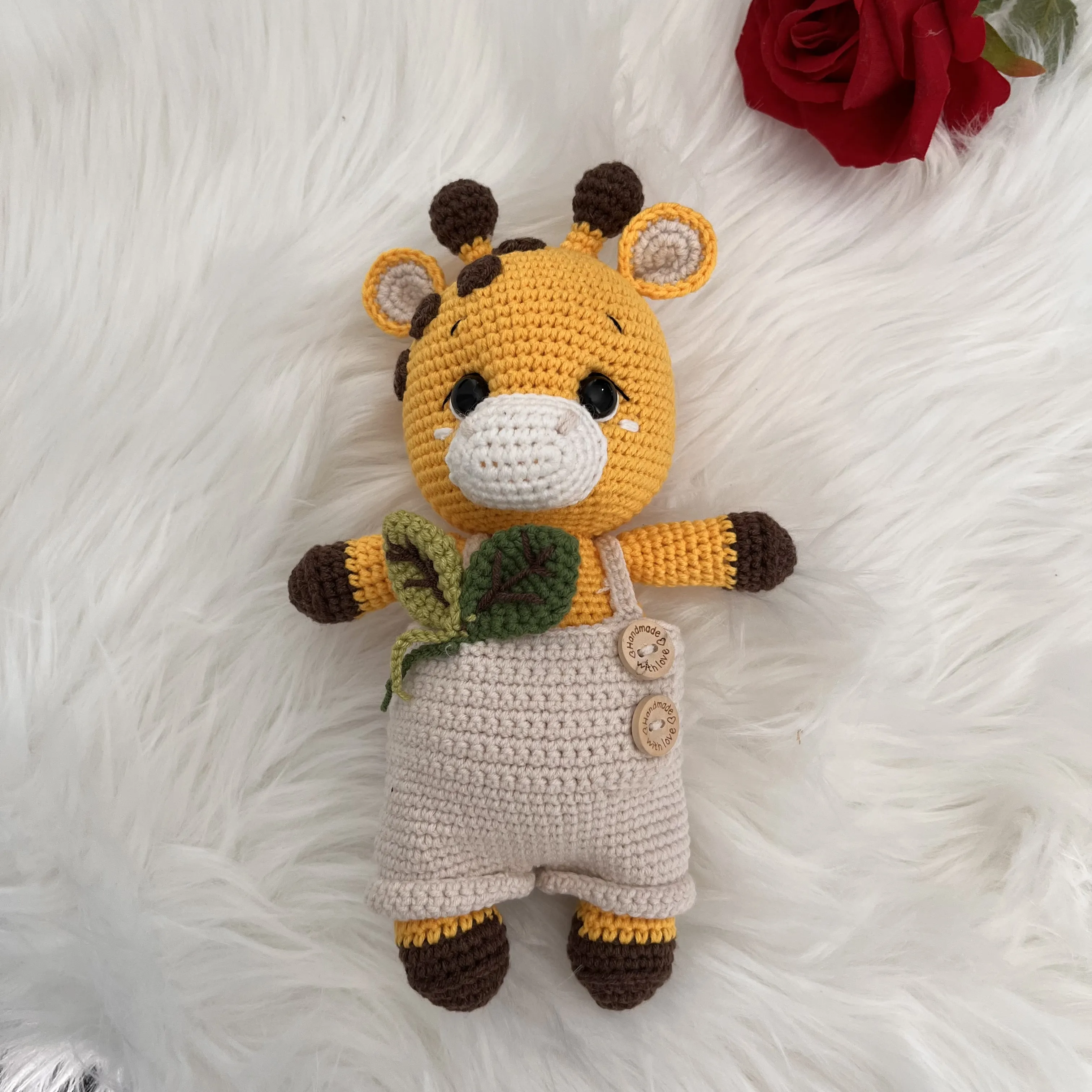 Tulumlu Amigurumi Zürafa Bebek Oyuncak - Organik Pamuk İpliği El Emeği