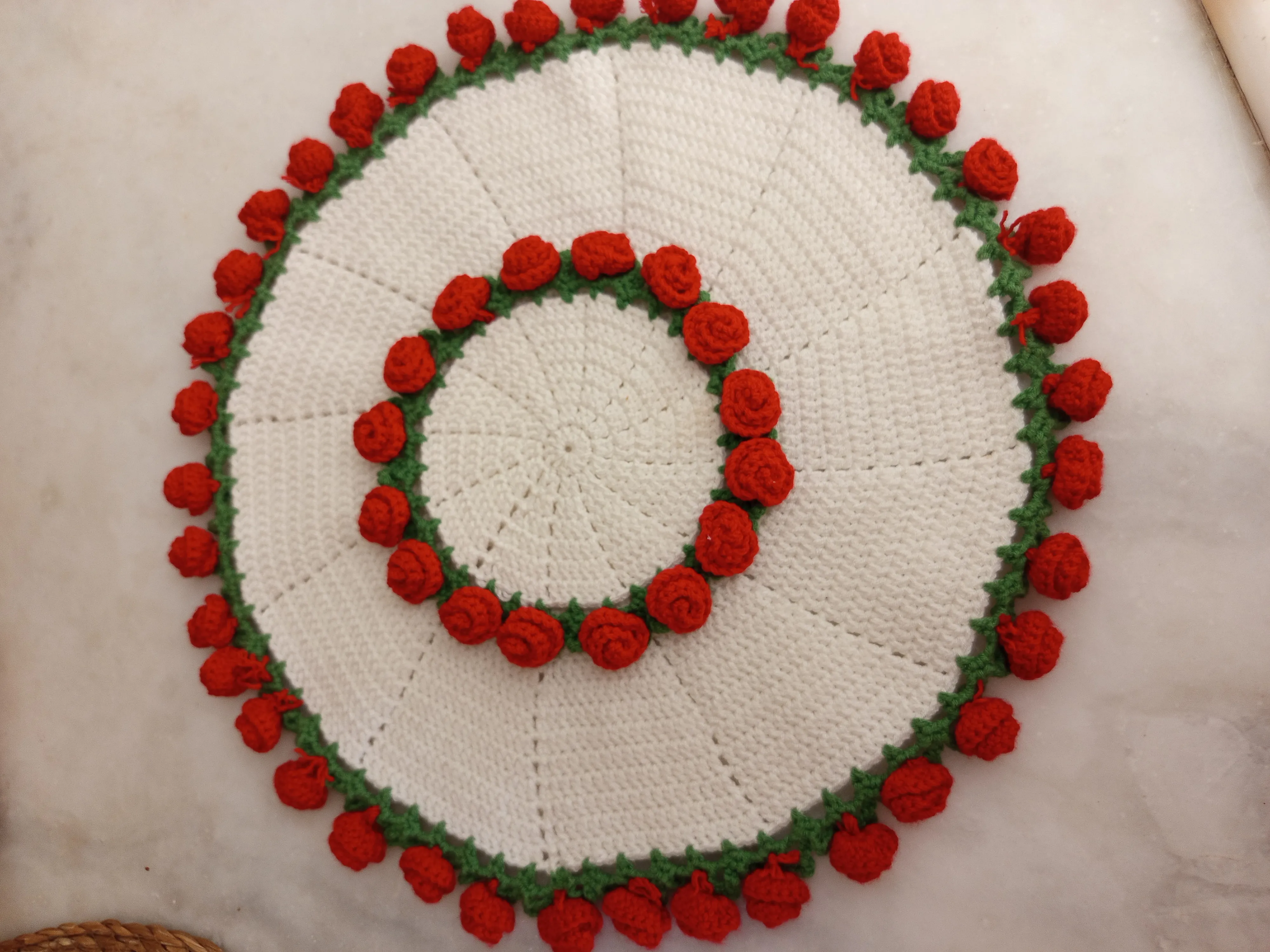 White Knitted Placemat and Coaster Set - Red Rose Detailed