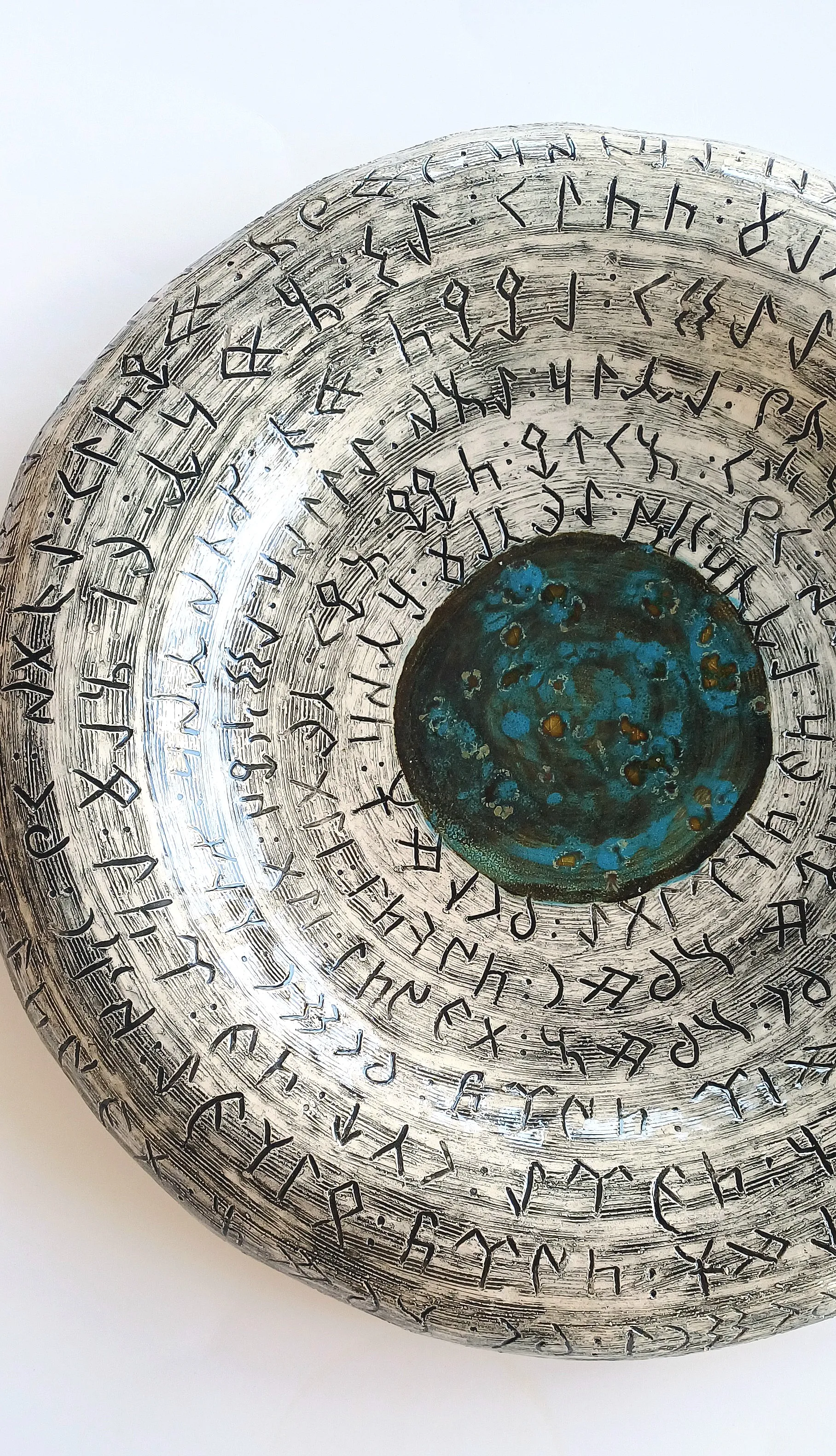 Turkuaz Detaylı Göktürk Alfabeli Seramik Duvar Panosu - 35 cm